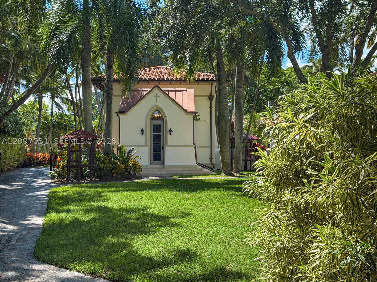 8901 Arvida Ln Coral Gables, FL 33156