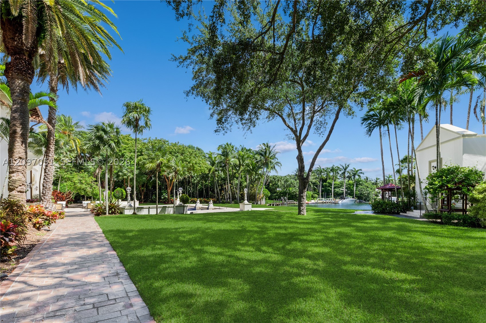 8901 Arvida Ln Coral Gables, FL 33156