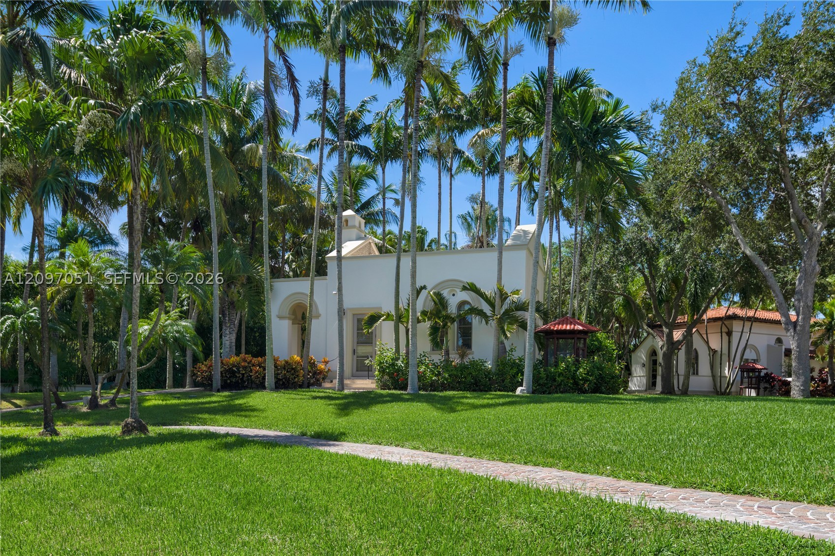 8901 Arvida Ln Coral Gables, FL 33156