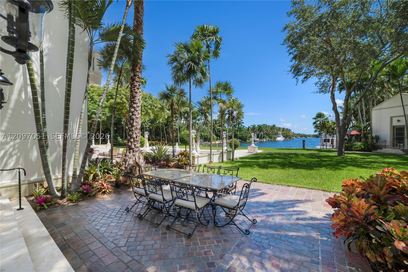 8901 Arvida Ln Coral Gables, FL 33156