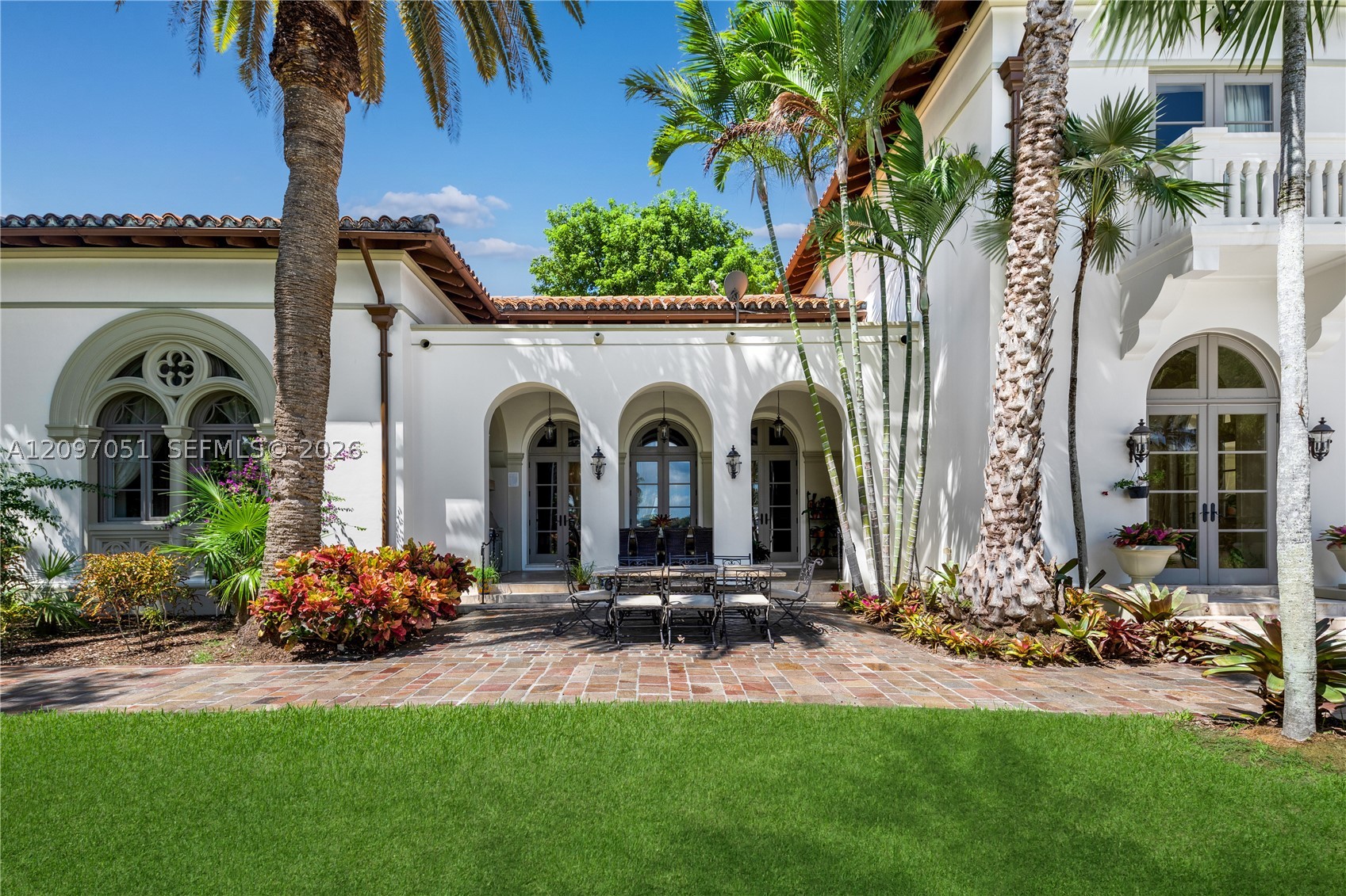 8901 Arvida Ln Coral Gables, FL 33156