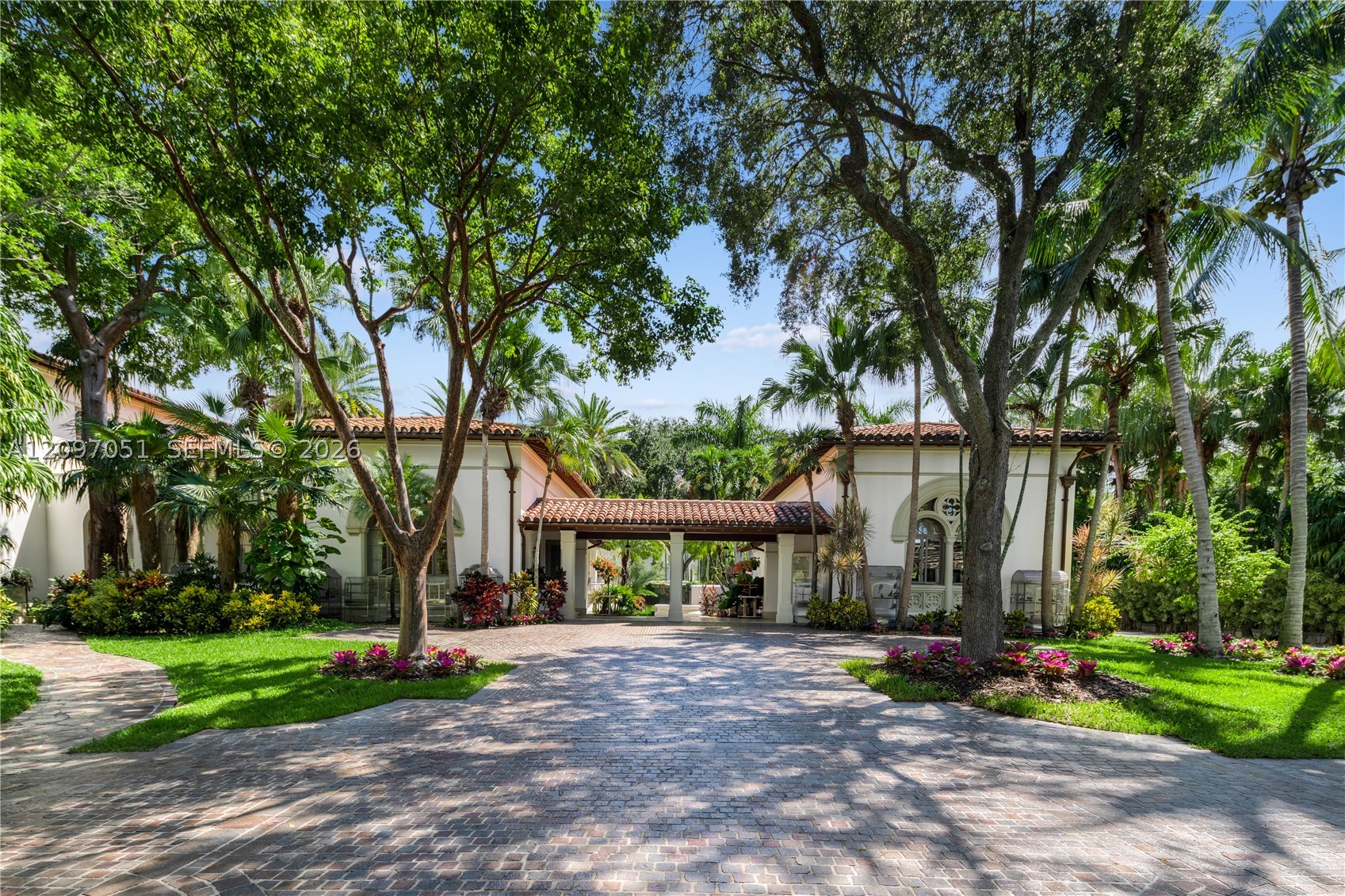 8901 Arvida Ln Coral Gables, FL 33156