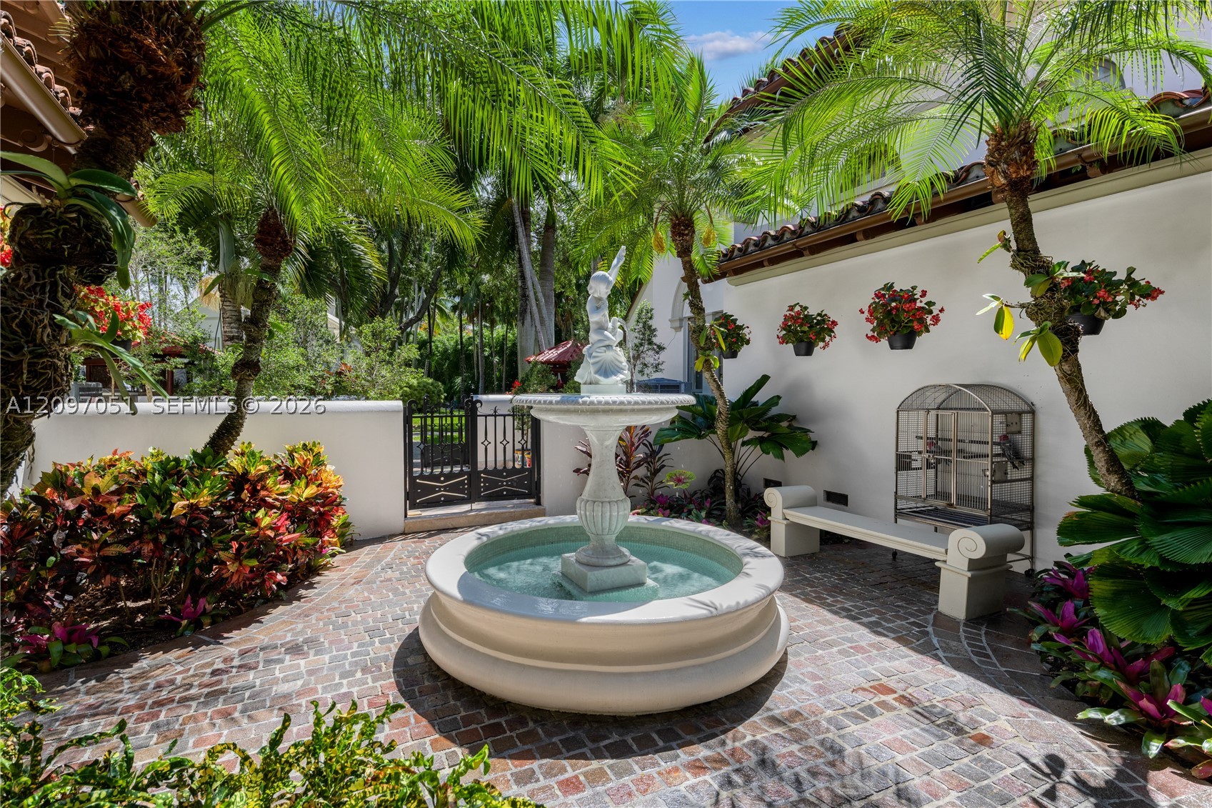 8901 Arvida Ln Coral Gables, FL 33156