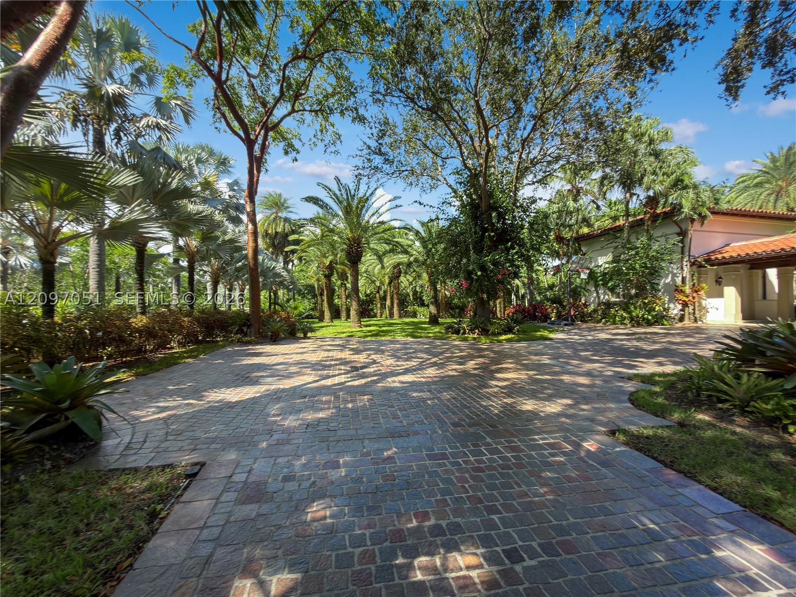 8901 Arvida Ln Coral Gables, FL 33156