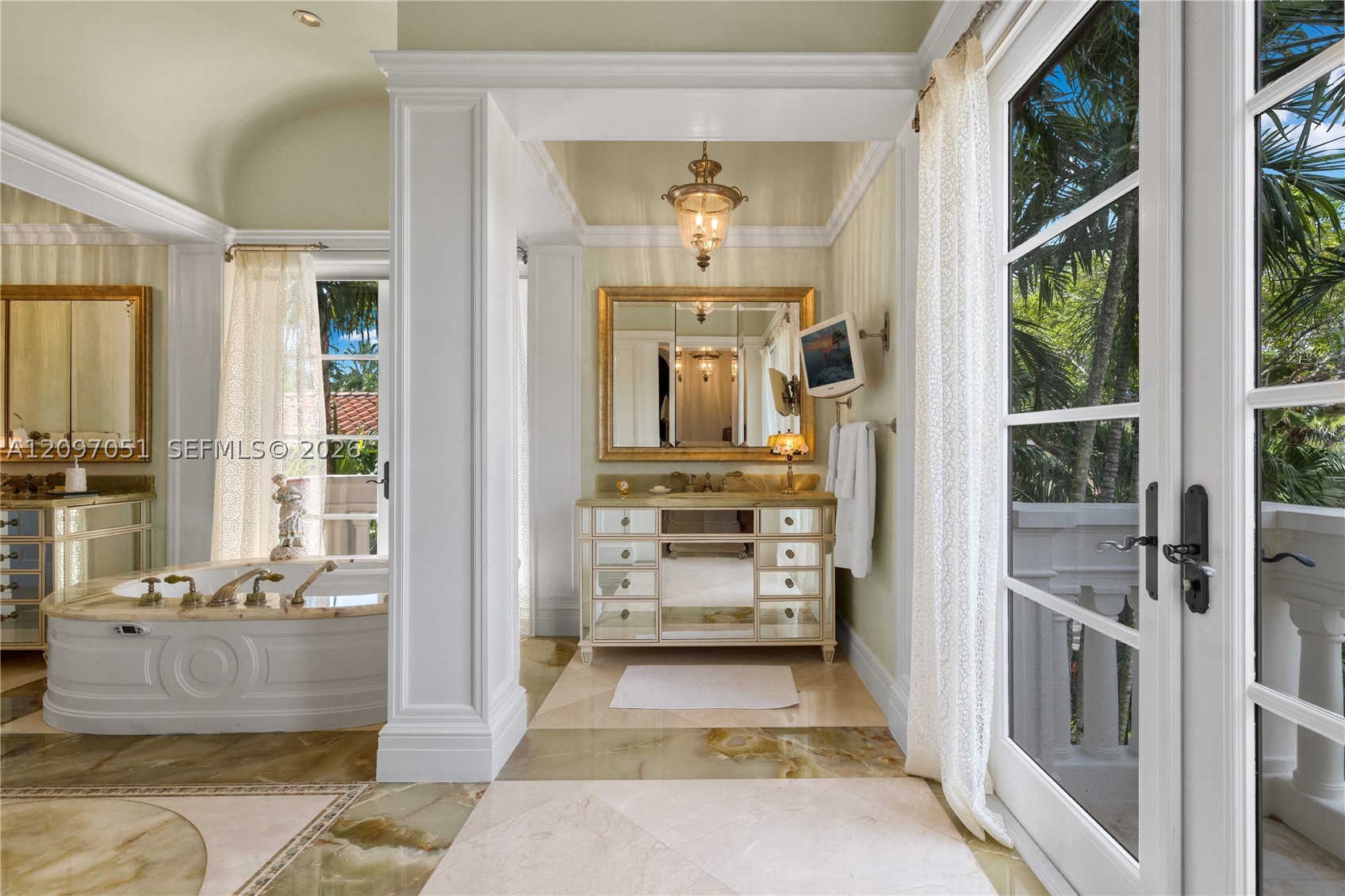 8901 Arvida Ln Coral Gables, FL 33156