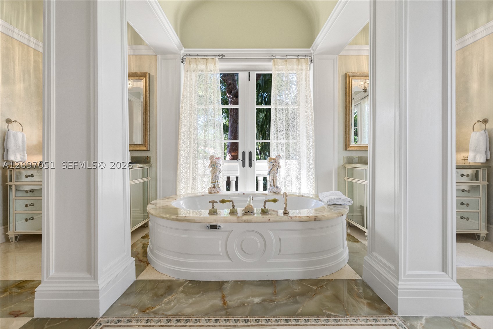 8901 Arvida Ln Coral Gables, FL 33156