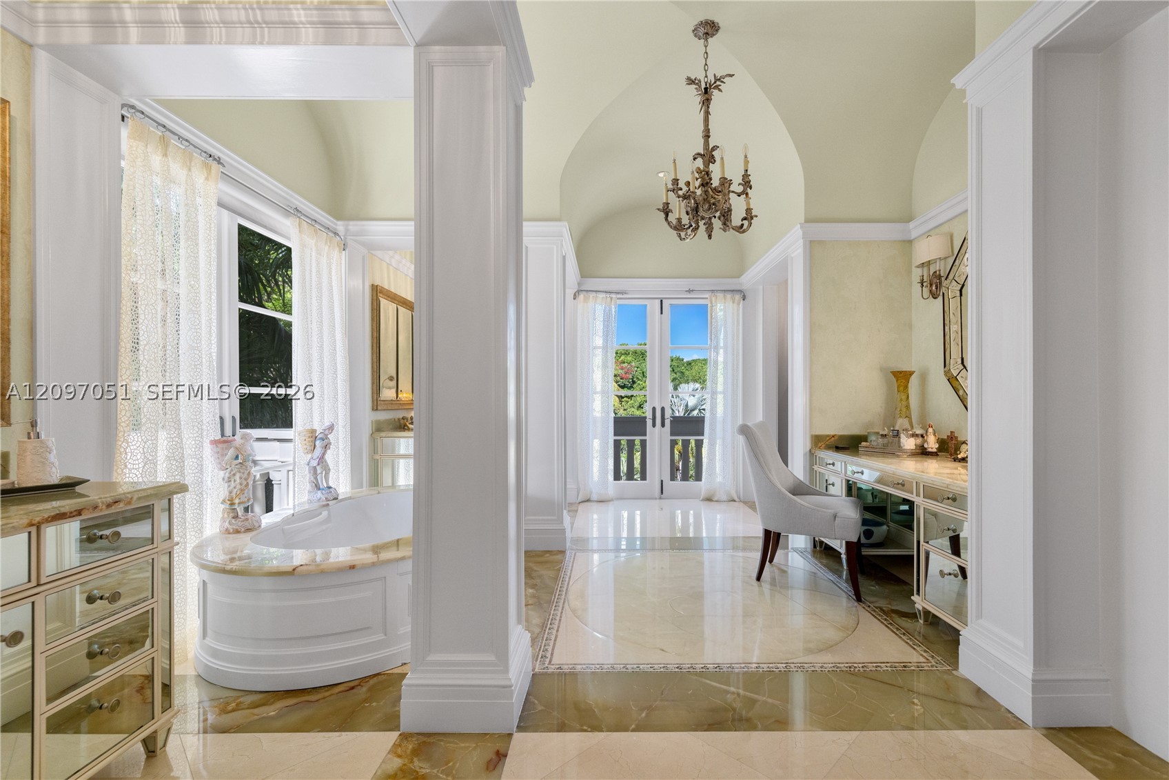 8901 Arvida Ln Coral Gables, FL 33156
