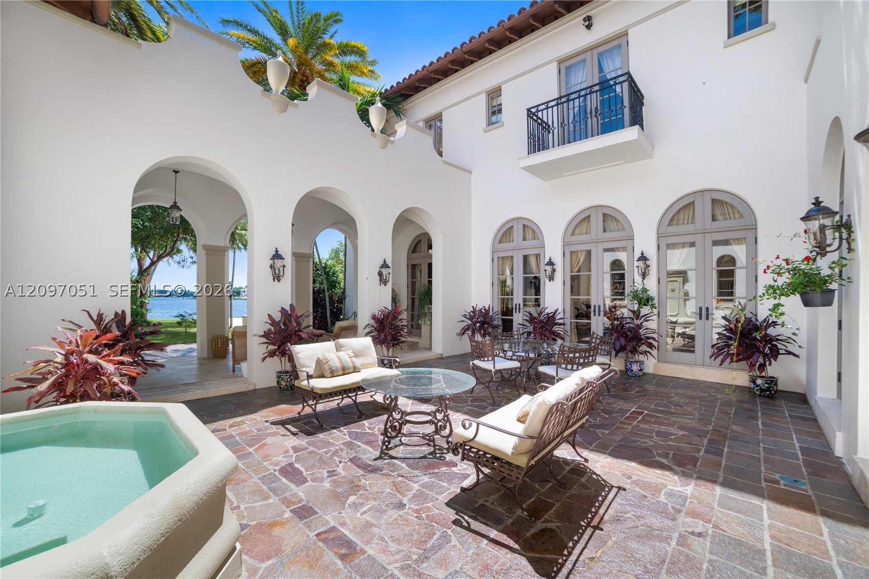 8901 Arvida Ln Coral Gables, FL 33156