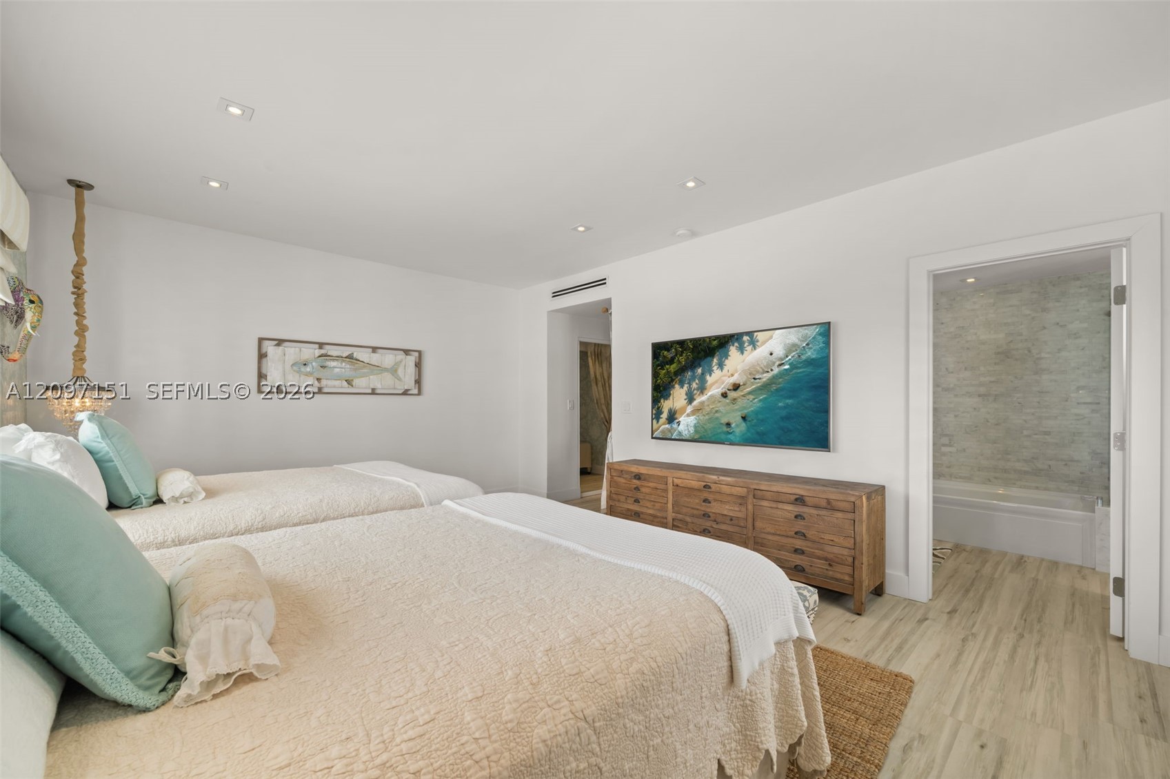 4925 Collins Ave #4A Miami Beach, FL 33140