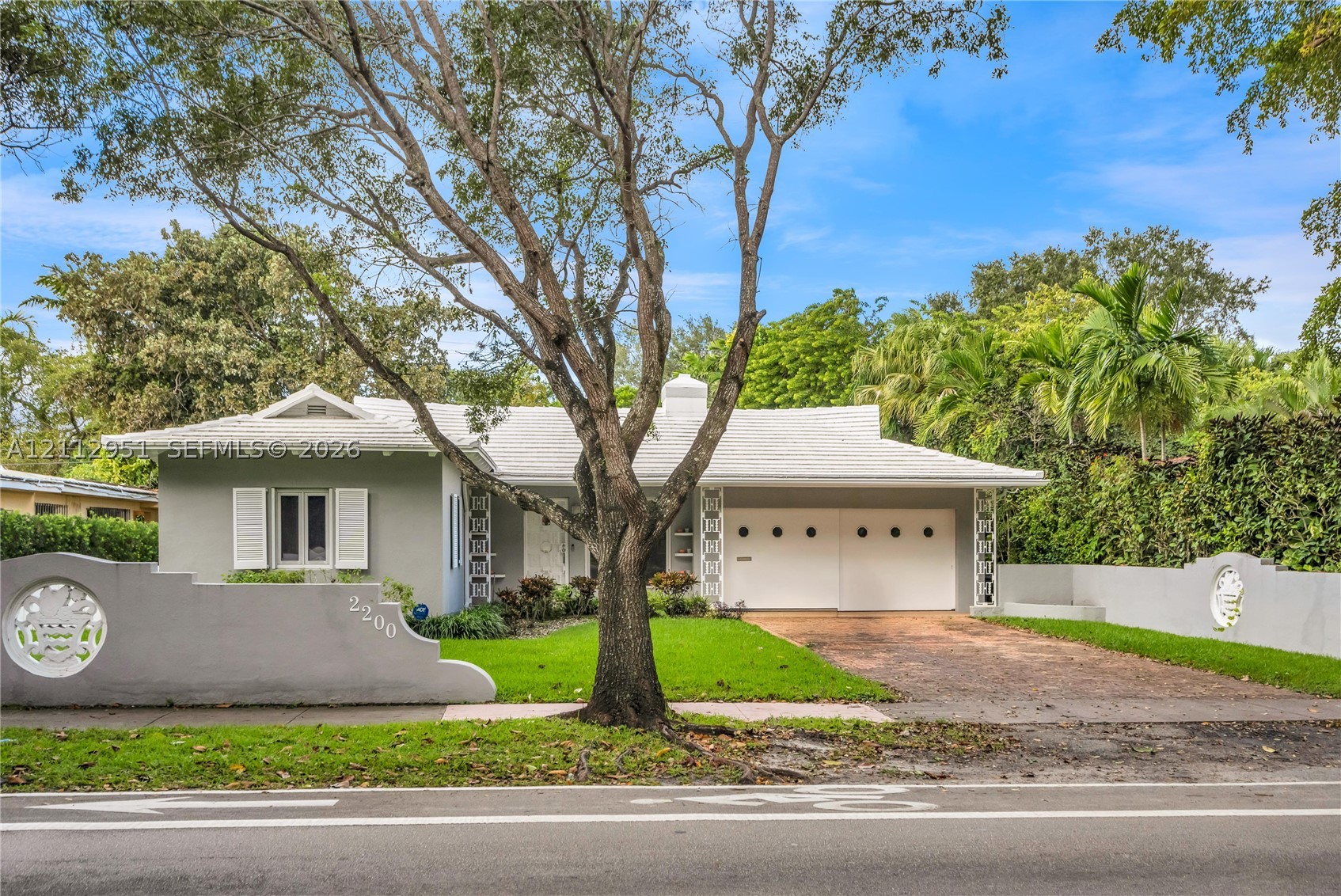 2200 Alhambra Cir