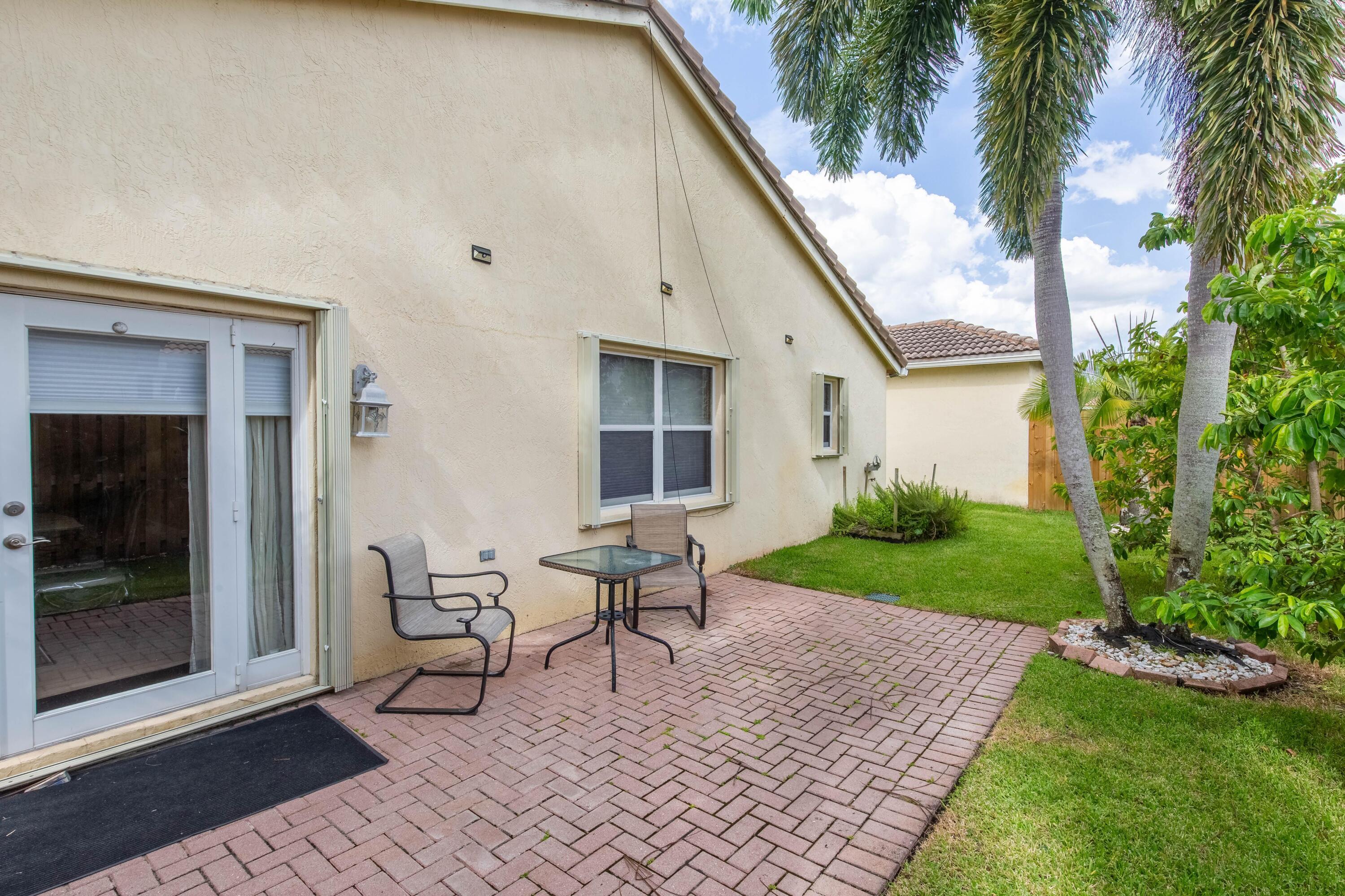 10746 Oak Bnd Wellington, FL 33414