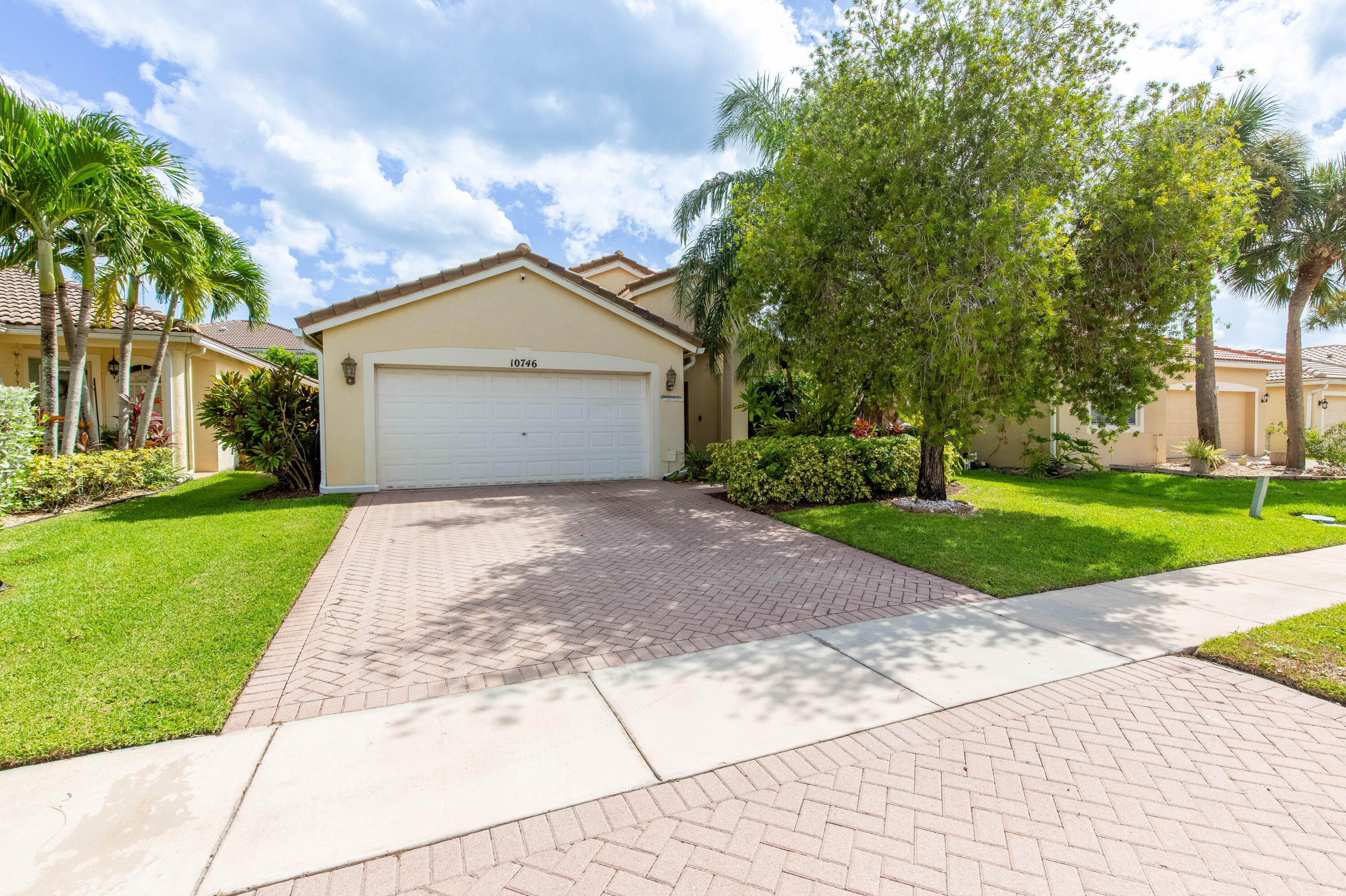 10746 Oak Bnd Wellington, FL 33414