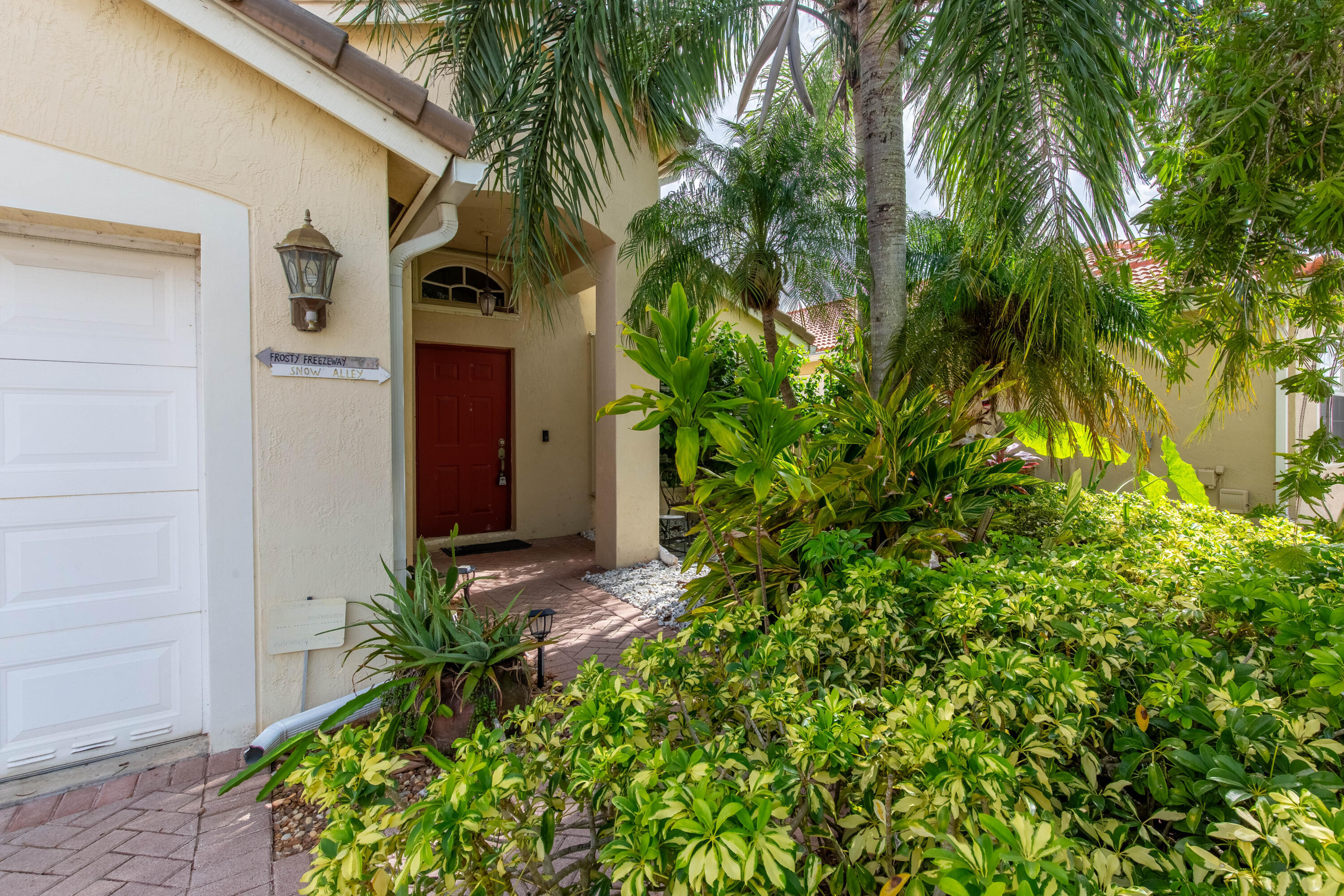 10746 Oak Bnd Wellington, FL 33414