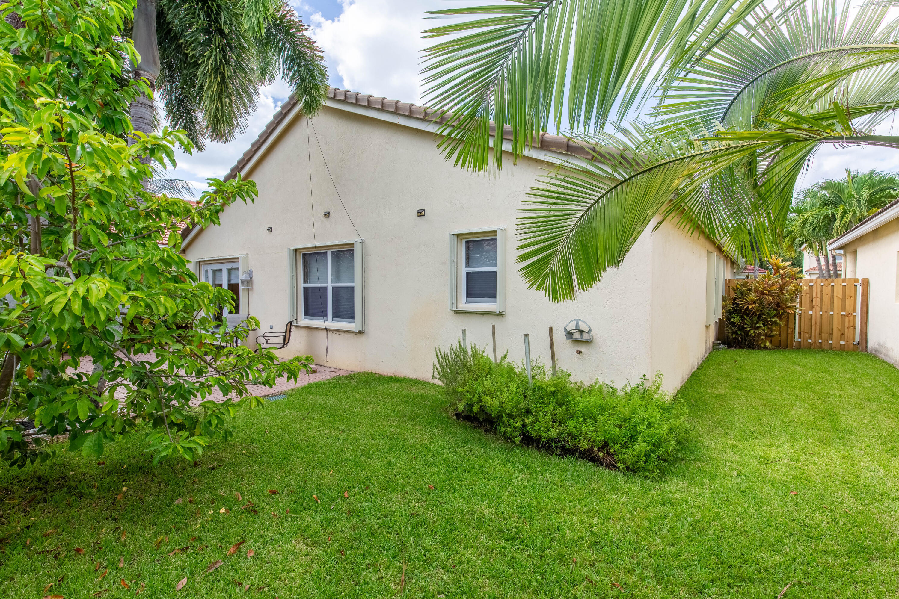 10746 Oak Bnd Wellington, FL 33414