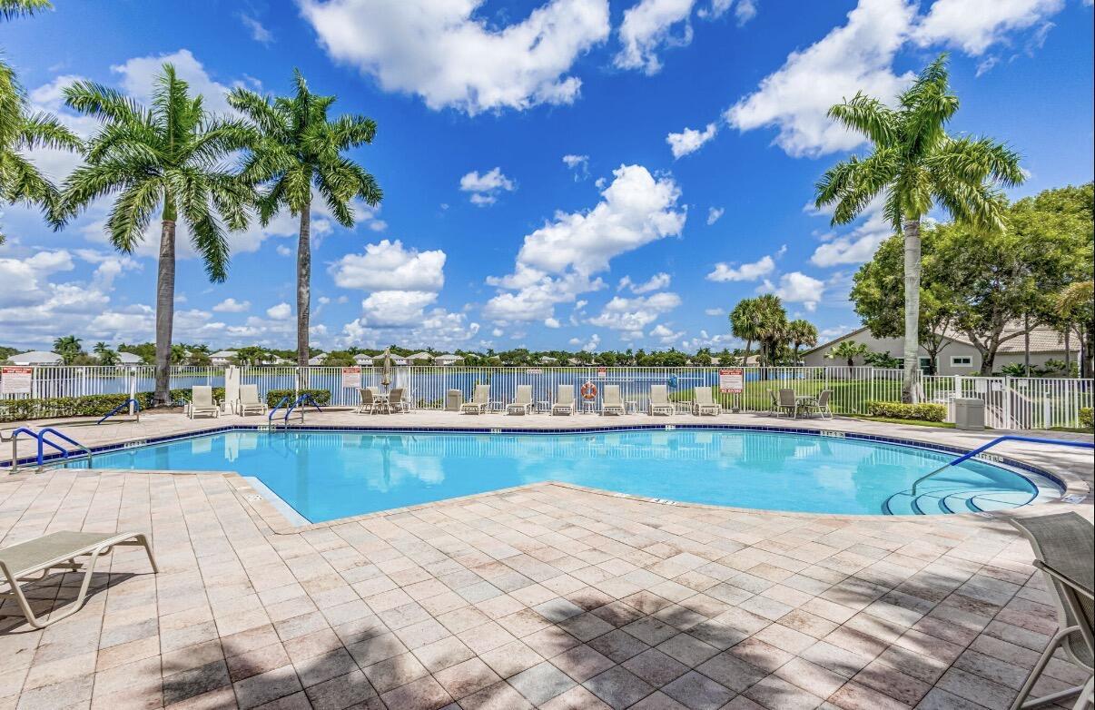 10746 Oak Bnd Wellington, FL 33414