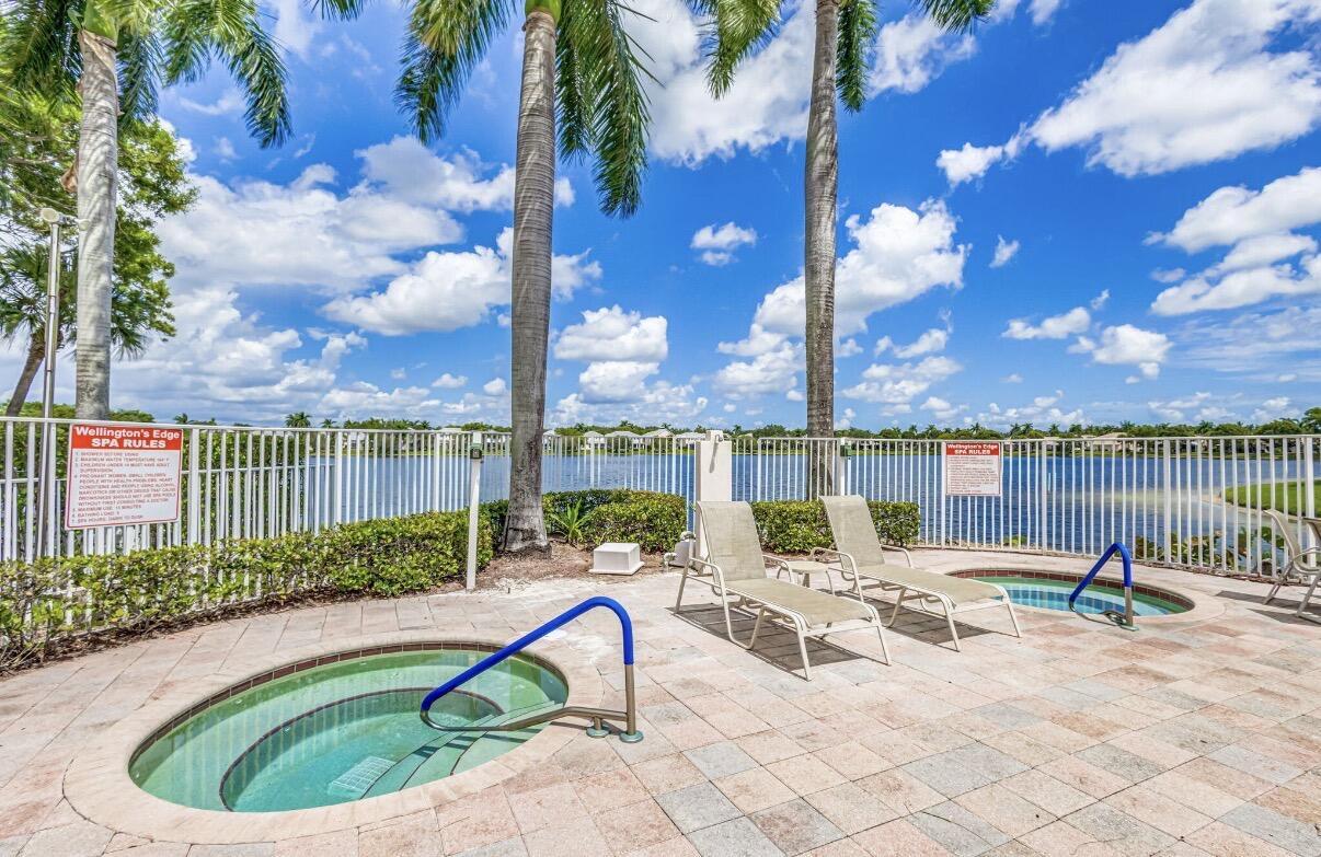 10746 Oak Bnd Wellington, FL 33414