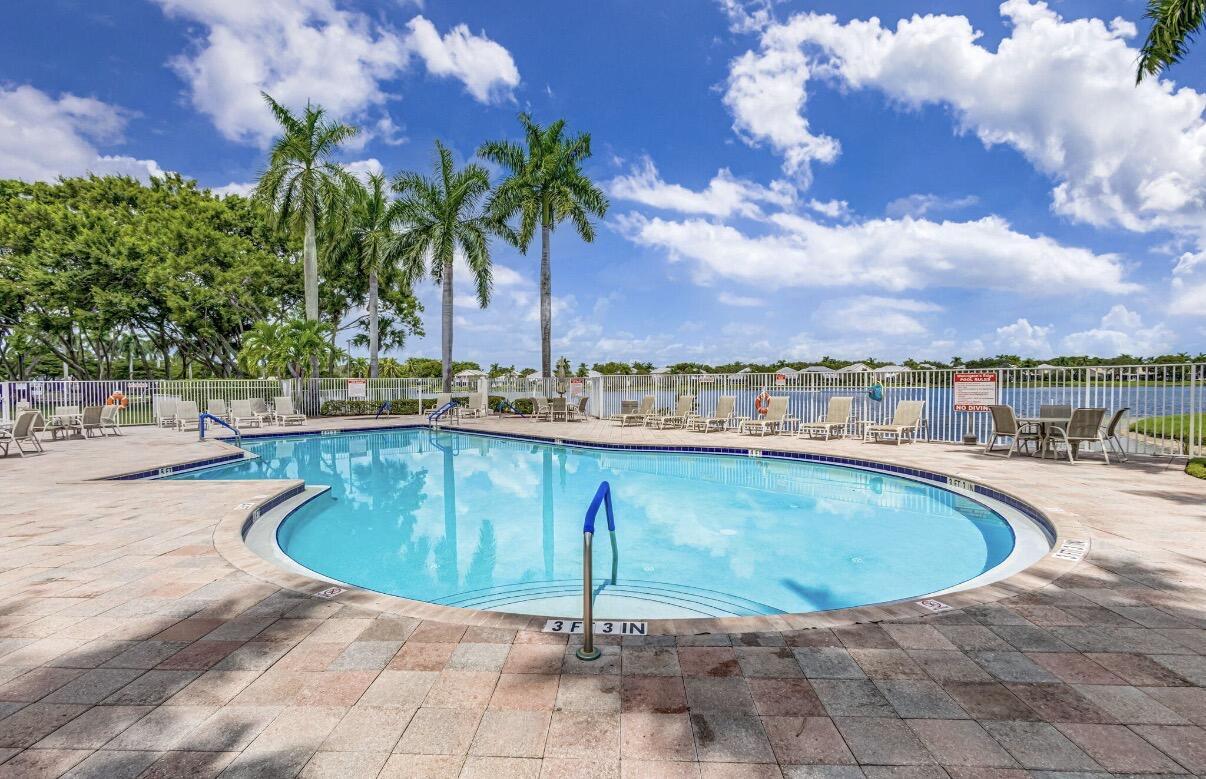 10746 Oak Bnd Wellington, FL 33414