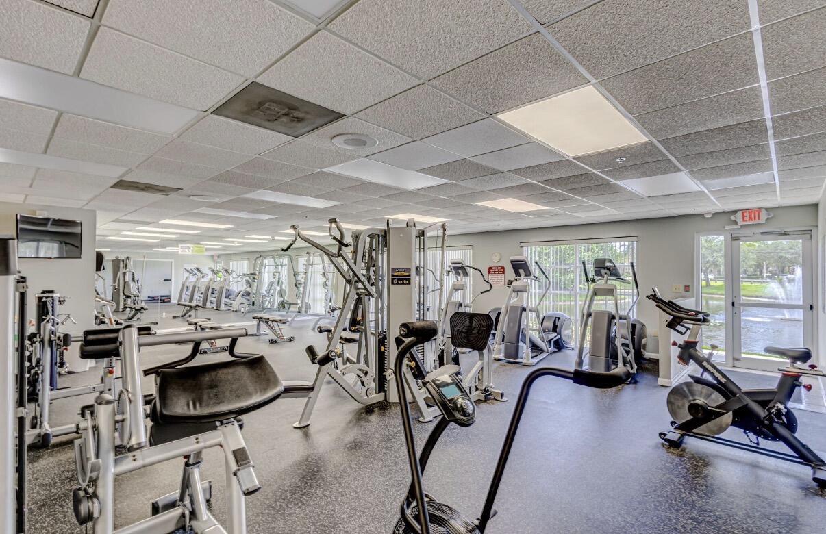 10746 Oak Bnd Wellington, FL 33414