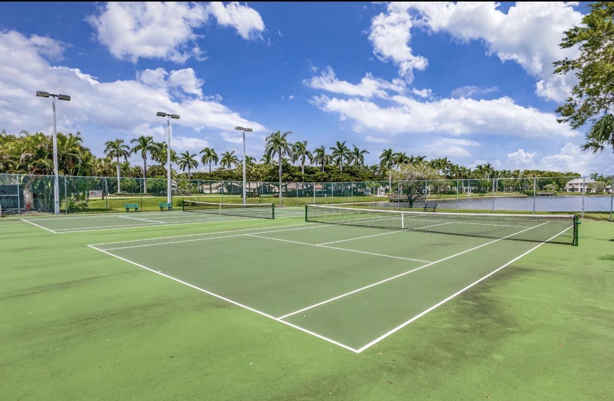 10746 Oak Bnd Wellington, FL 33414