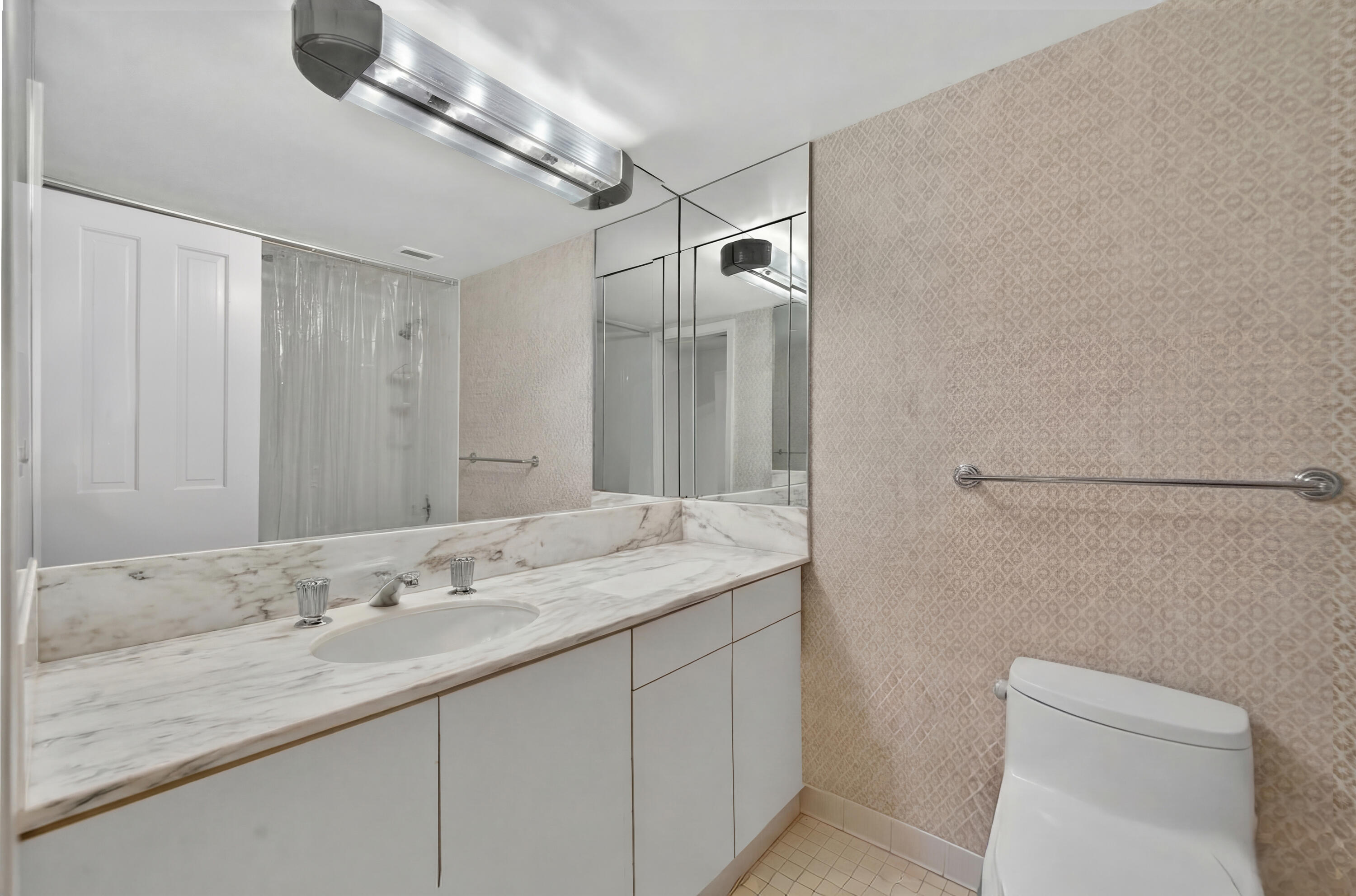 5500 Collins #302 Miami Beach, FL 33140