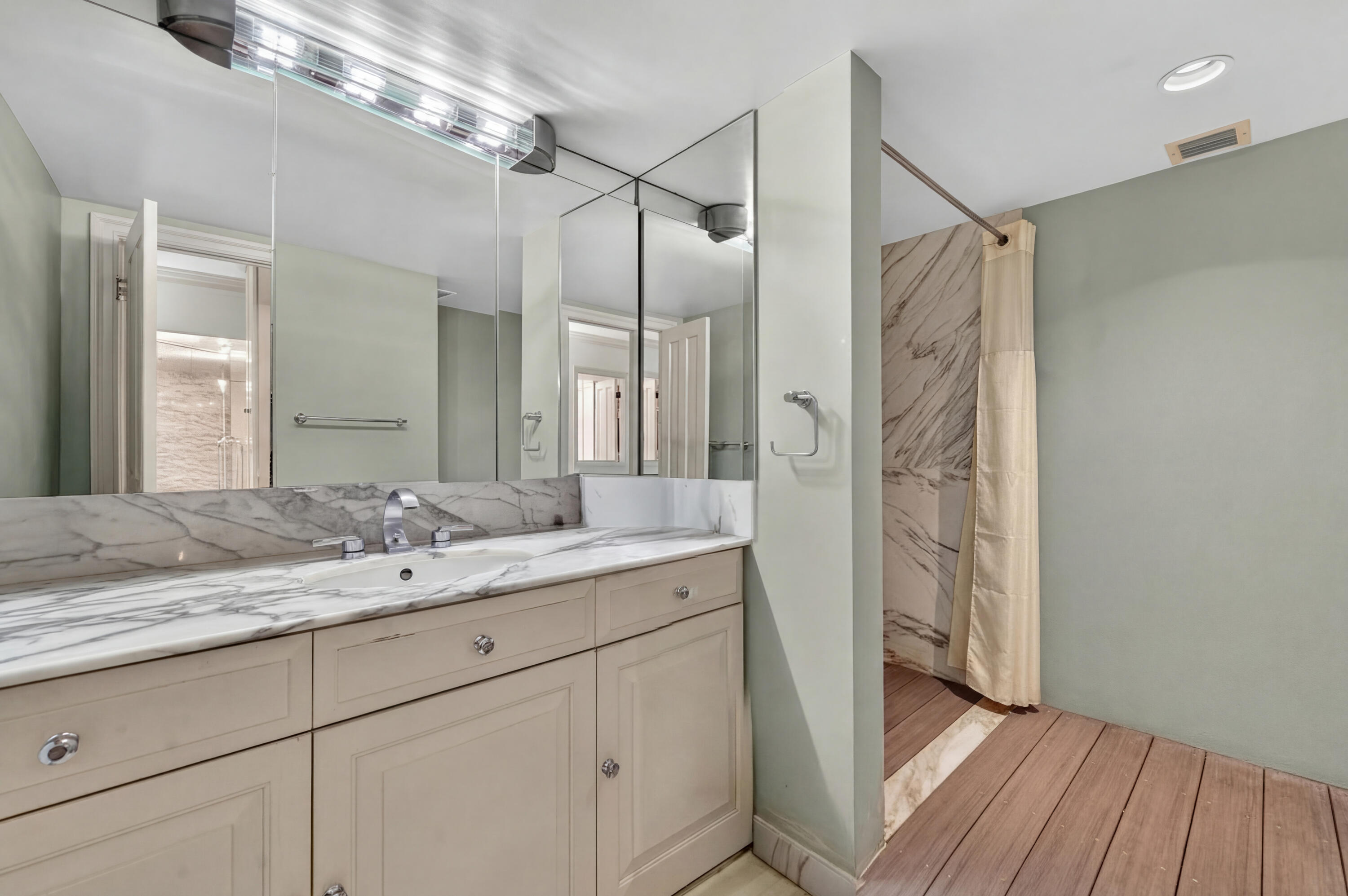 5500 Collins #302 Miami Beach, FL 33140