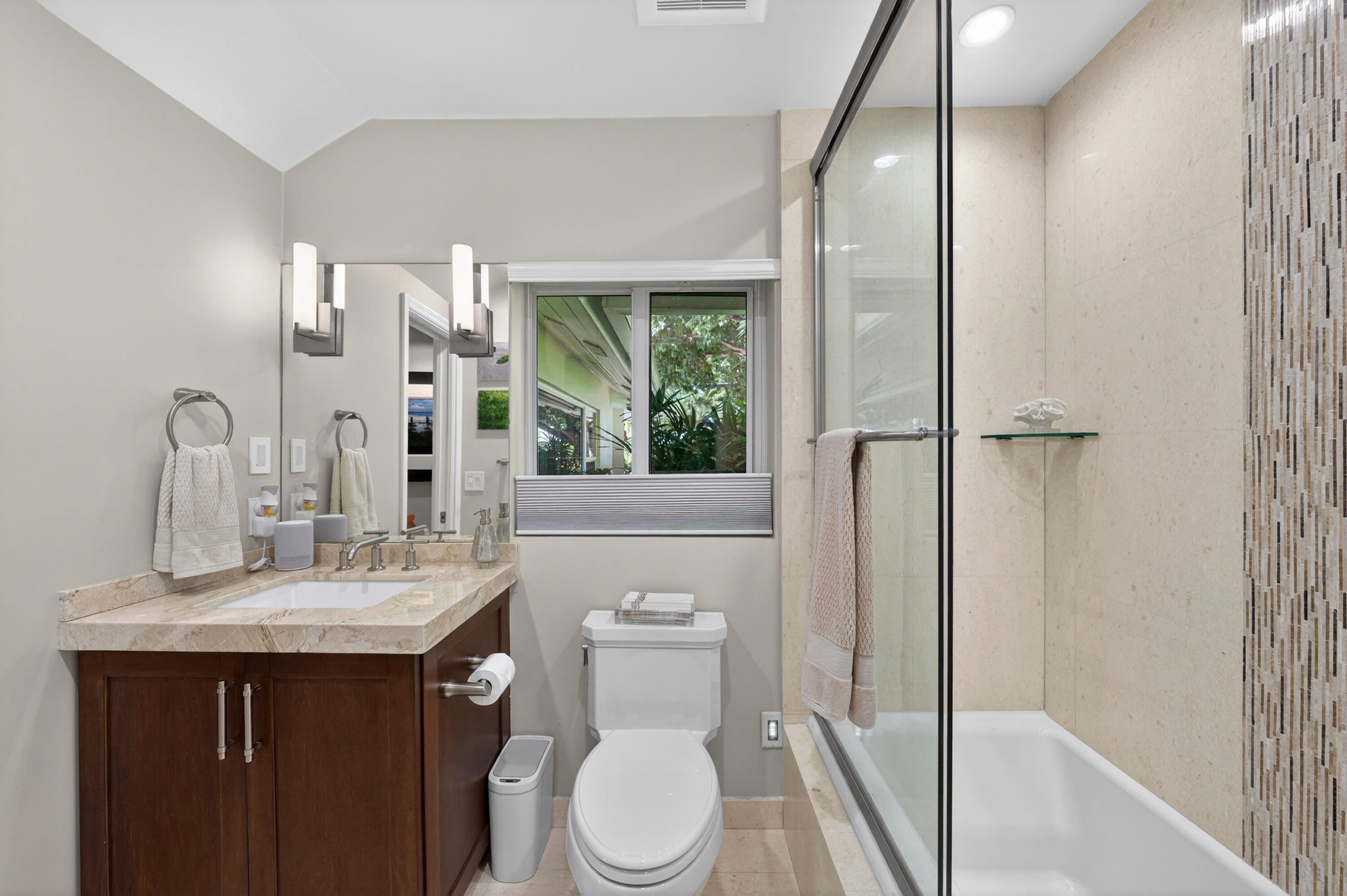 2460 Bayview Fort Lauderdale, FL 33305