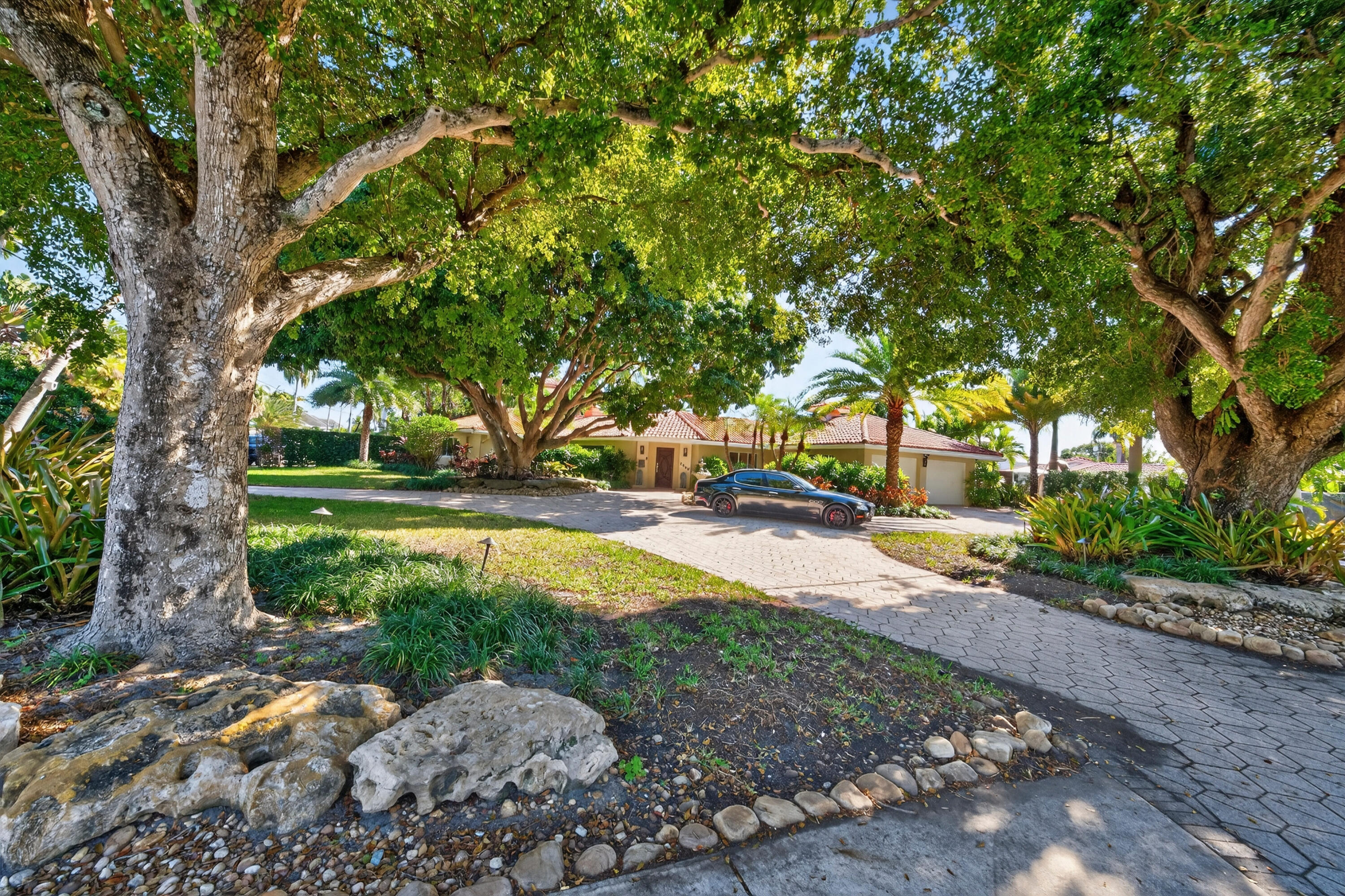 2460 Bayview Fort Lauderdale, FL 33305