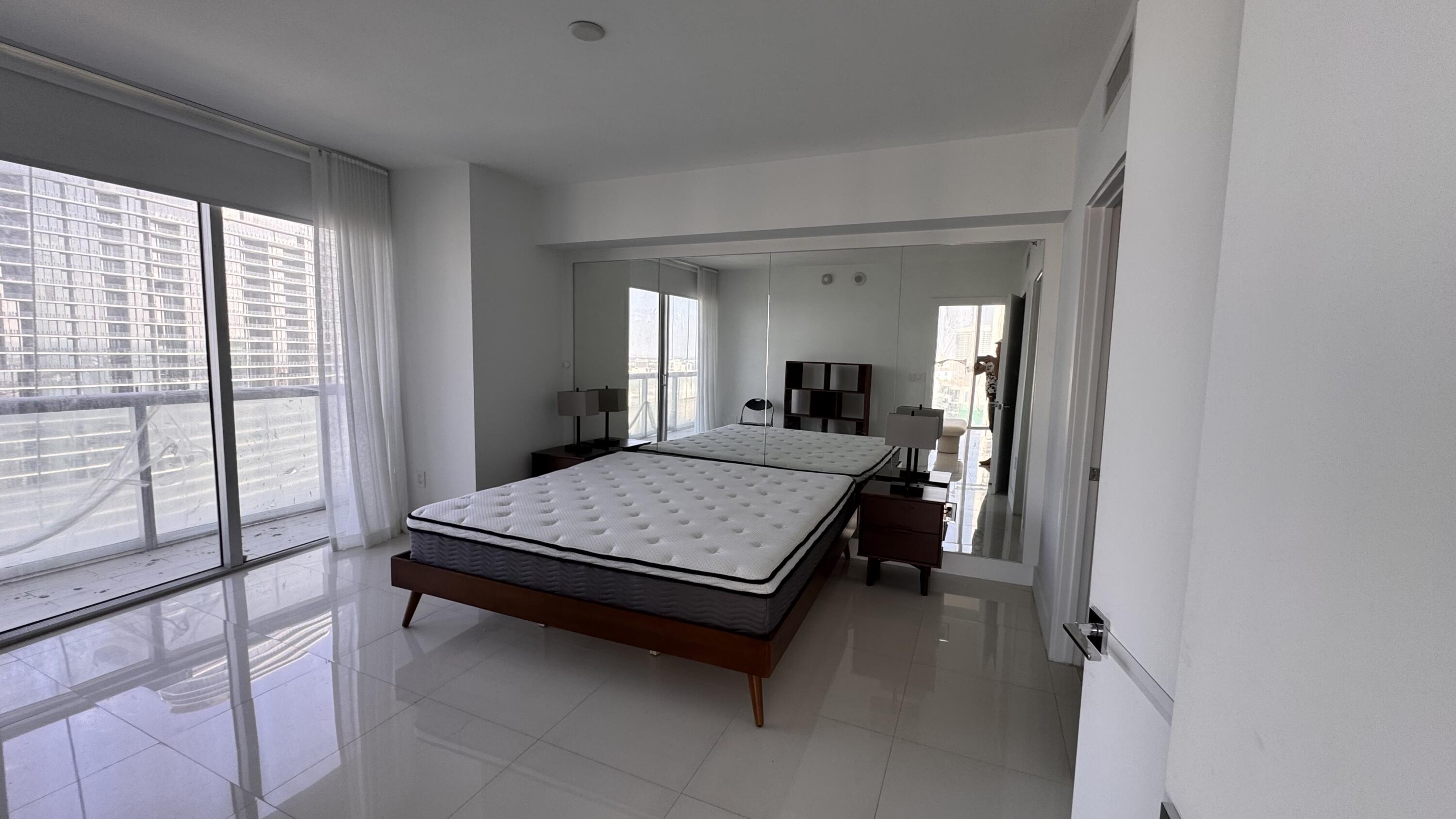 475 Brickell #4615 Miami, FL 33131