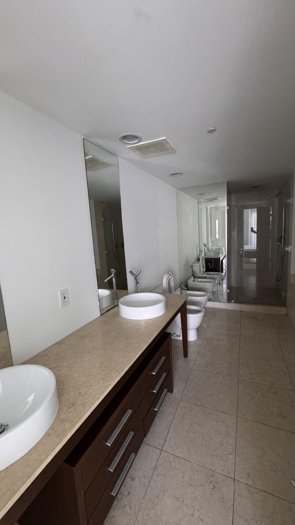 475 Brickell #4615 Miami, FL 33131