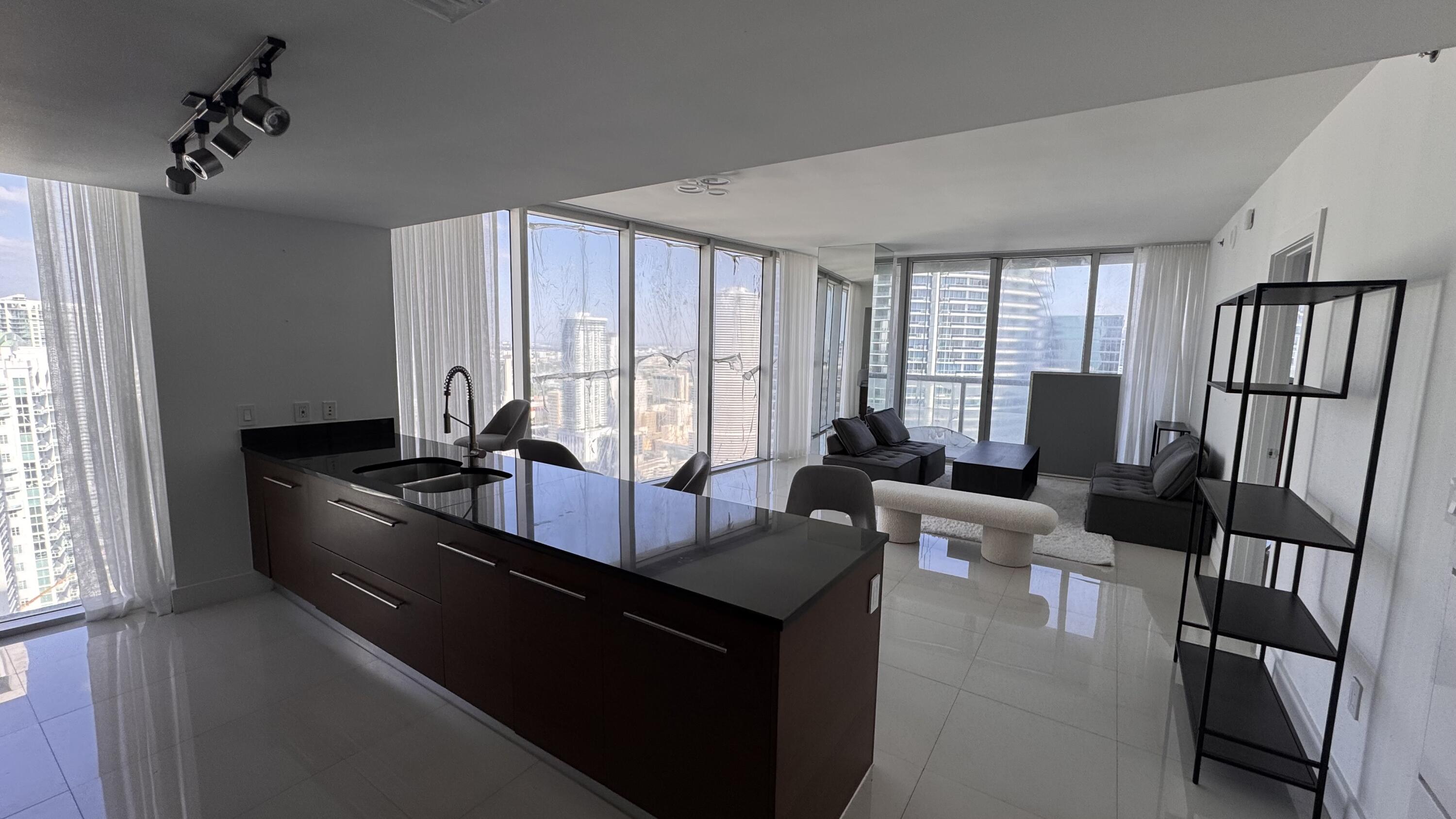 475 Brickell #4615 Miami, FL 33131