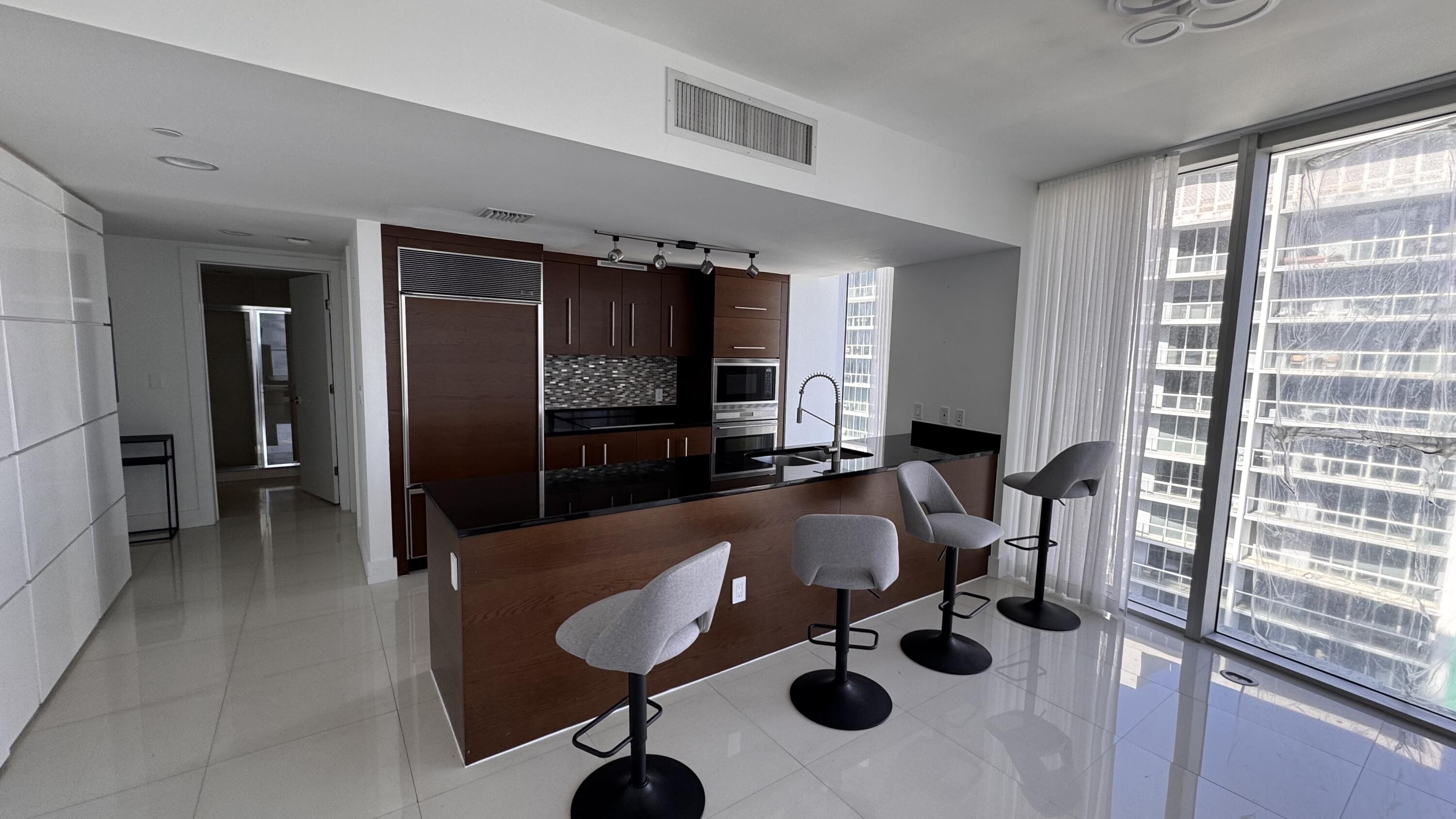 475 Brickell #4615 Miami, FL 33131