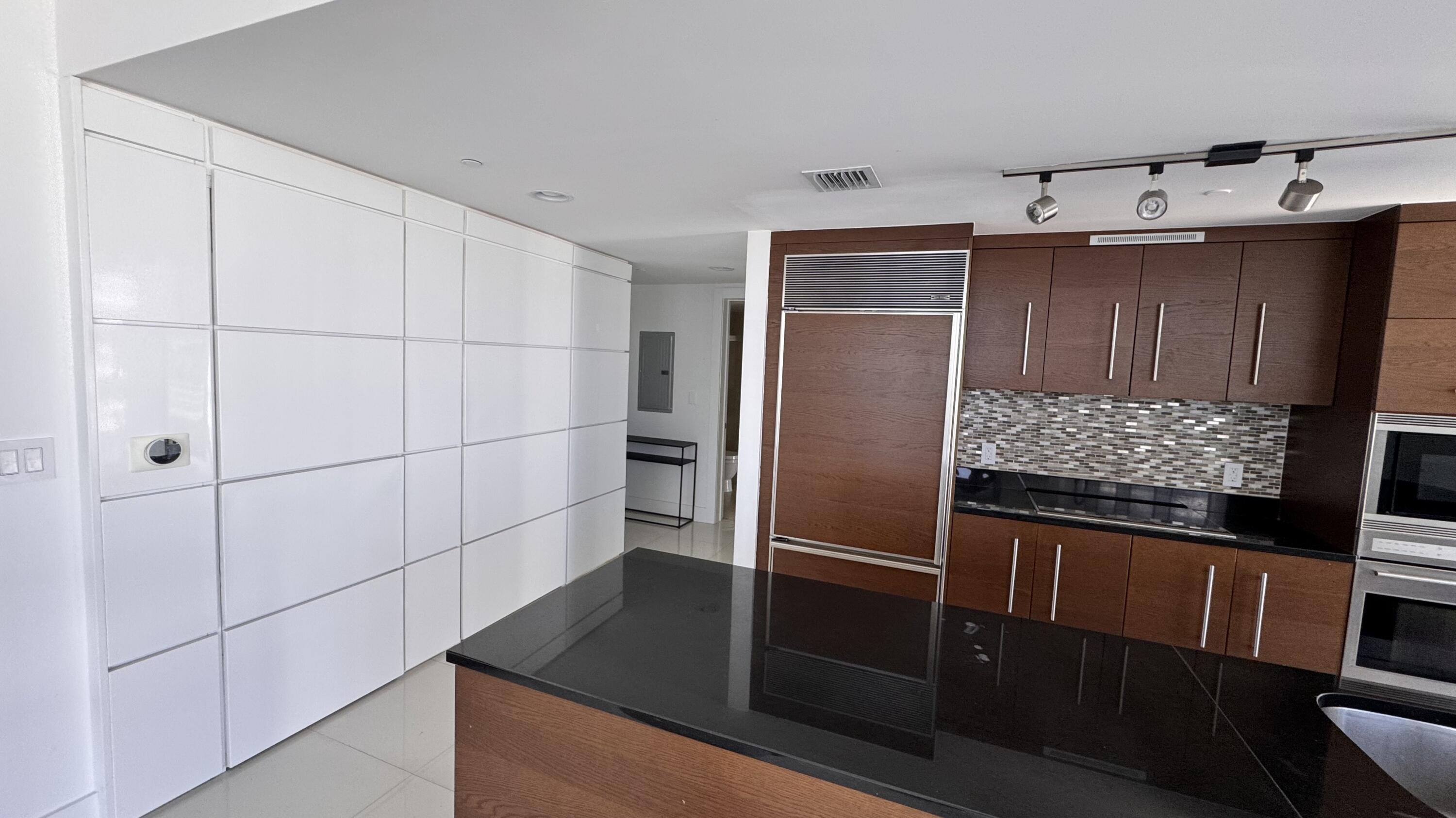 475 Brickell #4615 Miami, FL 33131