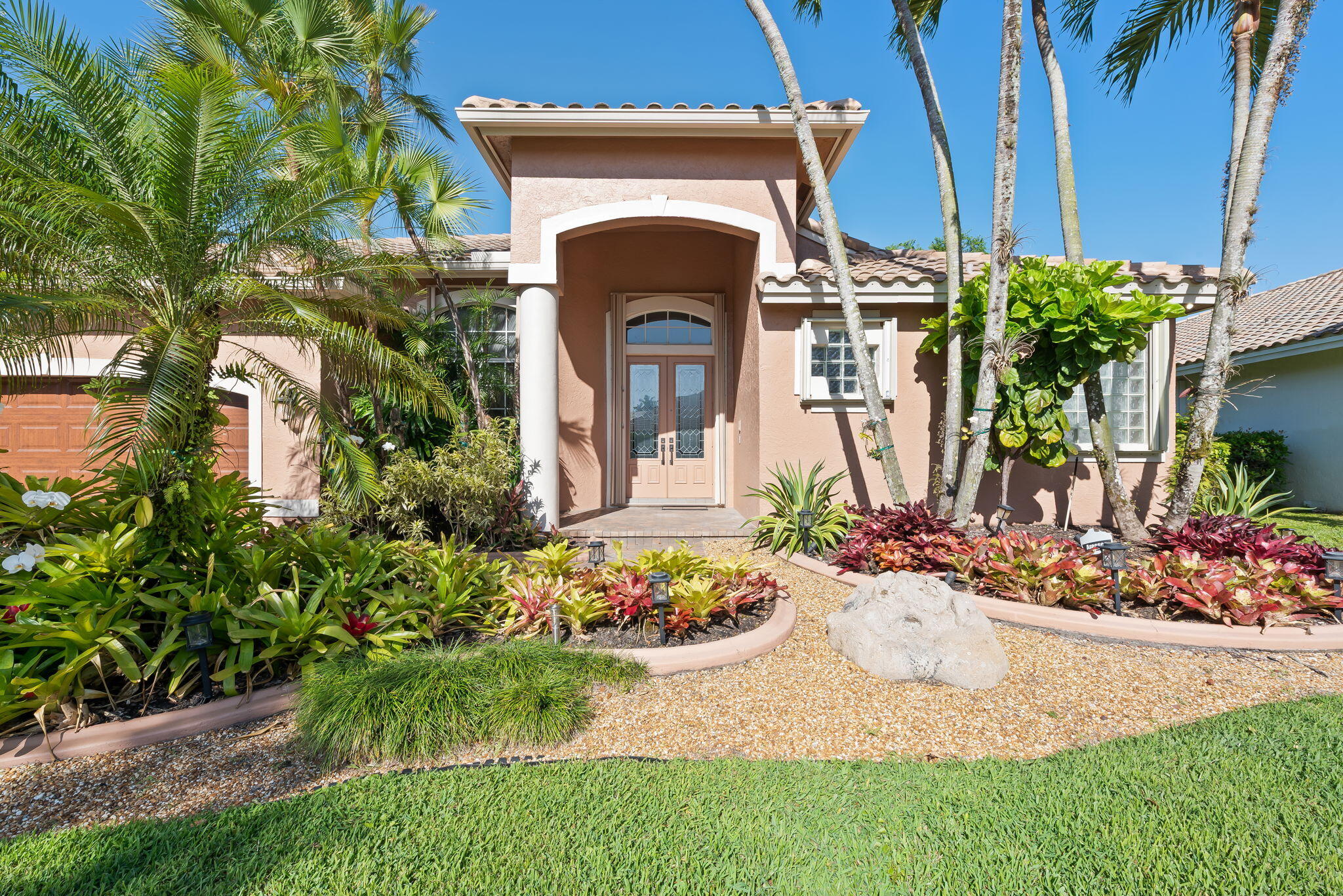 3062 Lakewood Weston, FL 33332