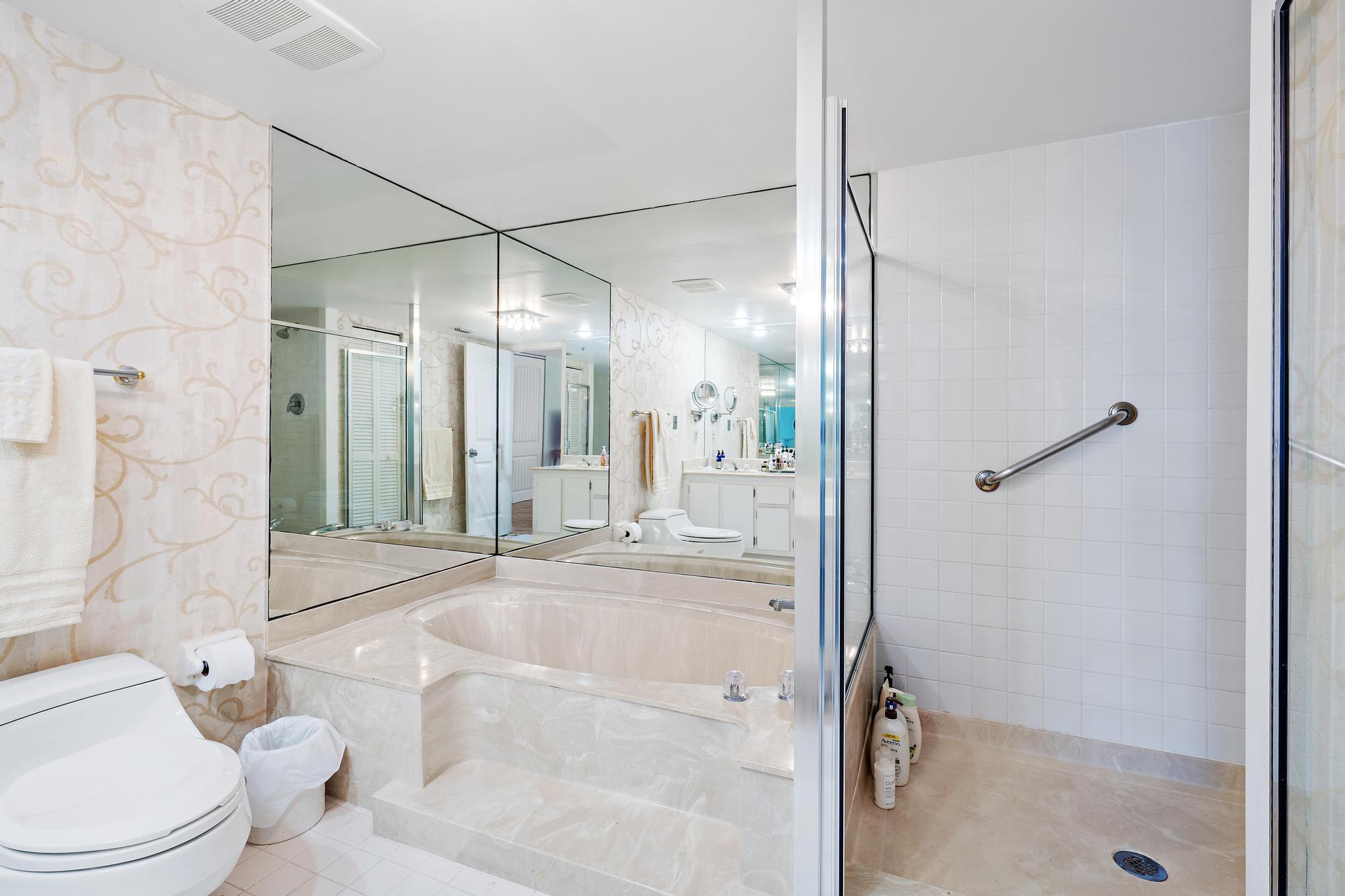 5280 N Ocean #8b Riviera Beach, FL 33404