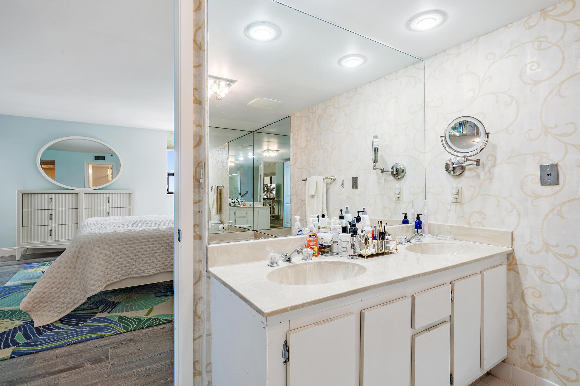5280 N Ocean #8b Riviera Beach, FL 33404