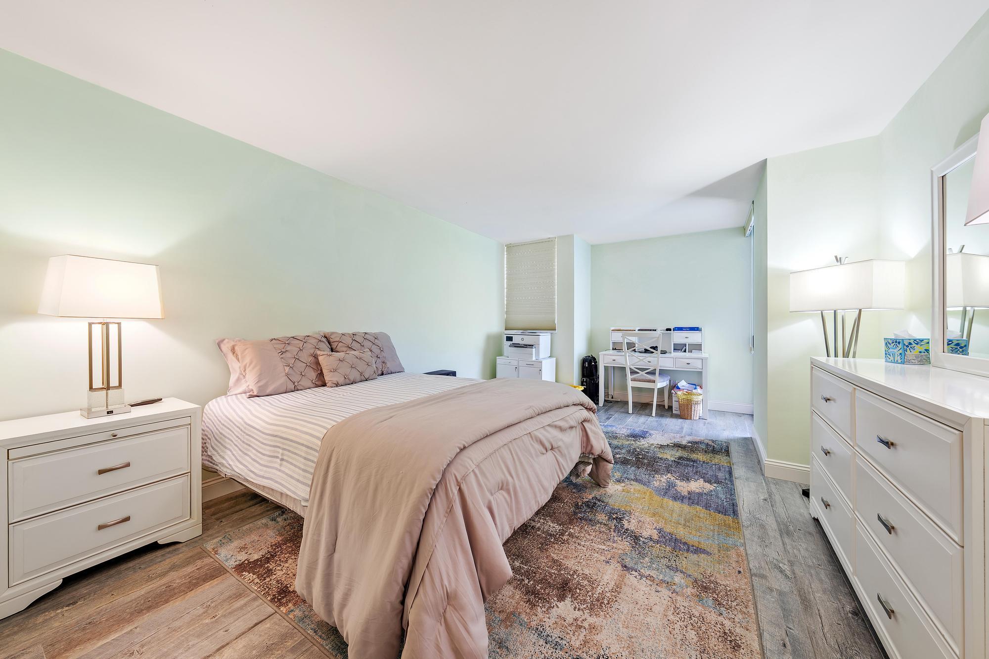 5280 N Ocean #8b Riviera Beach, FL 33404