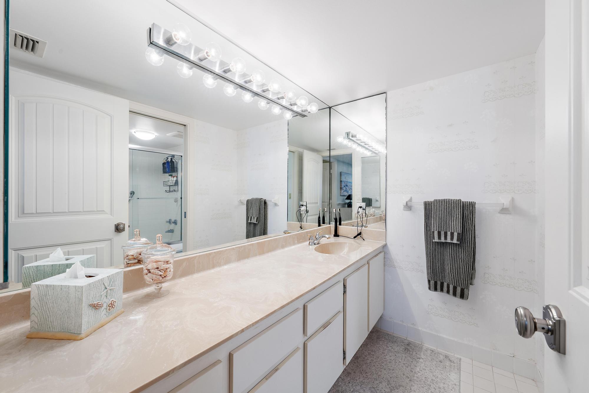 5280 N Ocean #8b Riviera Beach, FL 33404