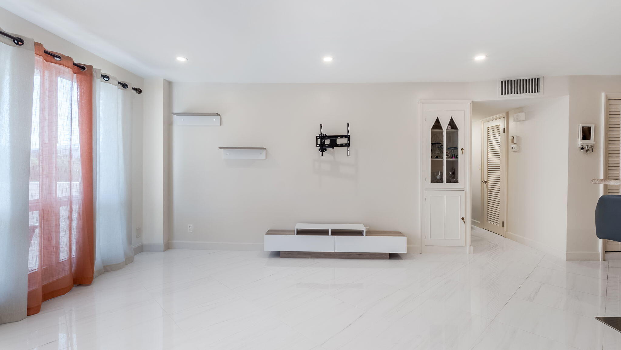 133 N Pompano Bch #204 Pompano Beach, FL 33062