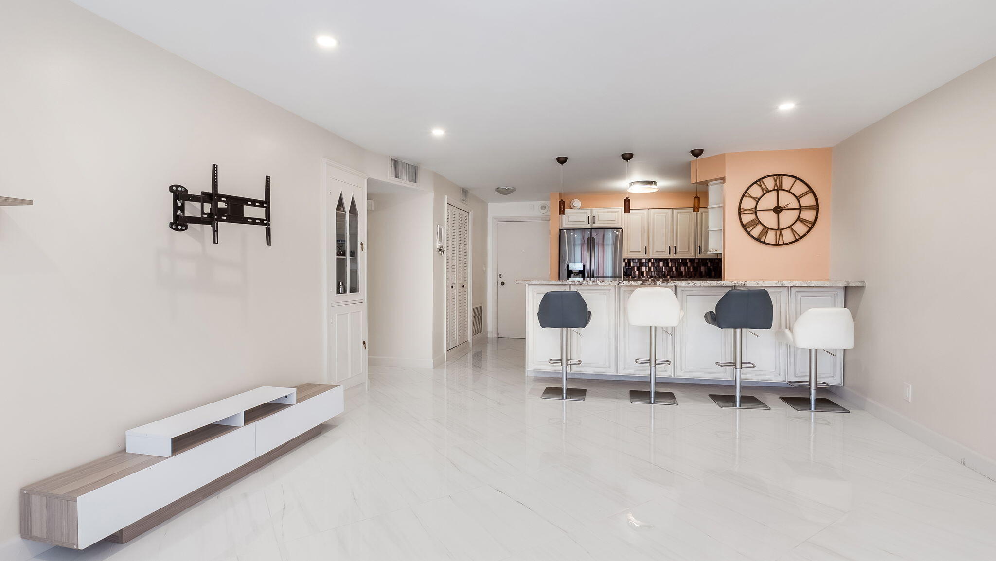 133 N Pompano Bch #204 Pompano Beach, FL 33062
