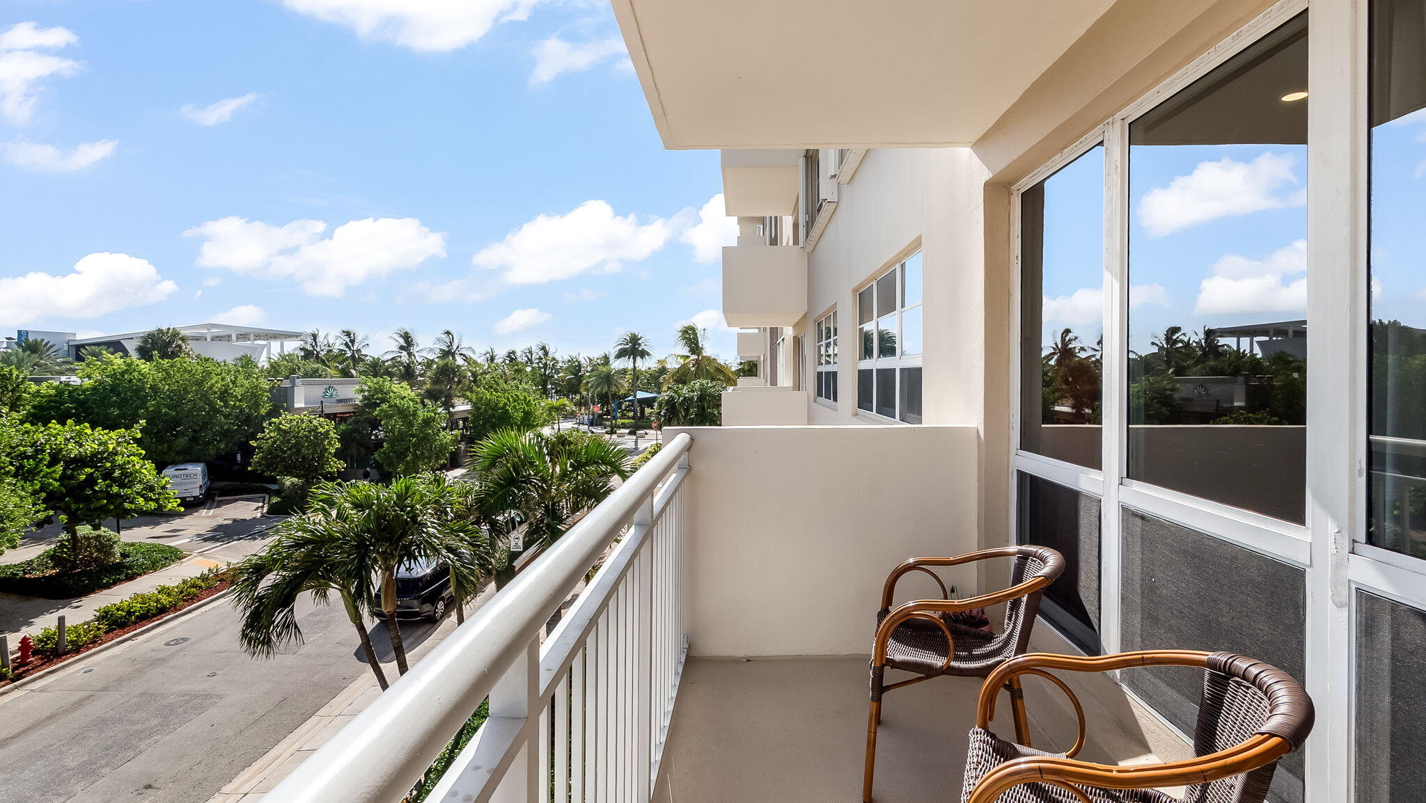 133 N Pompano Bch #204 Pompano Beach, FL 33062