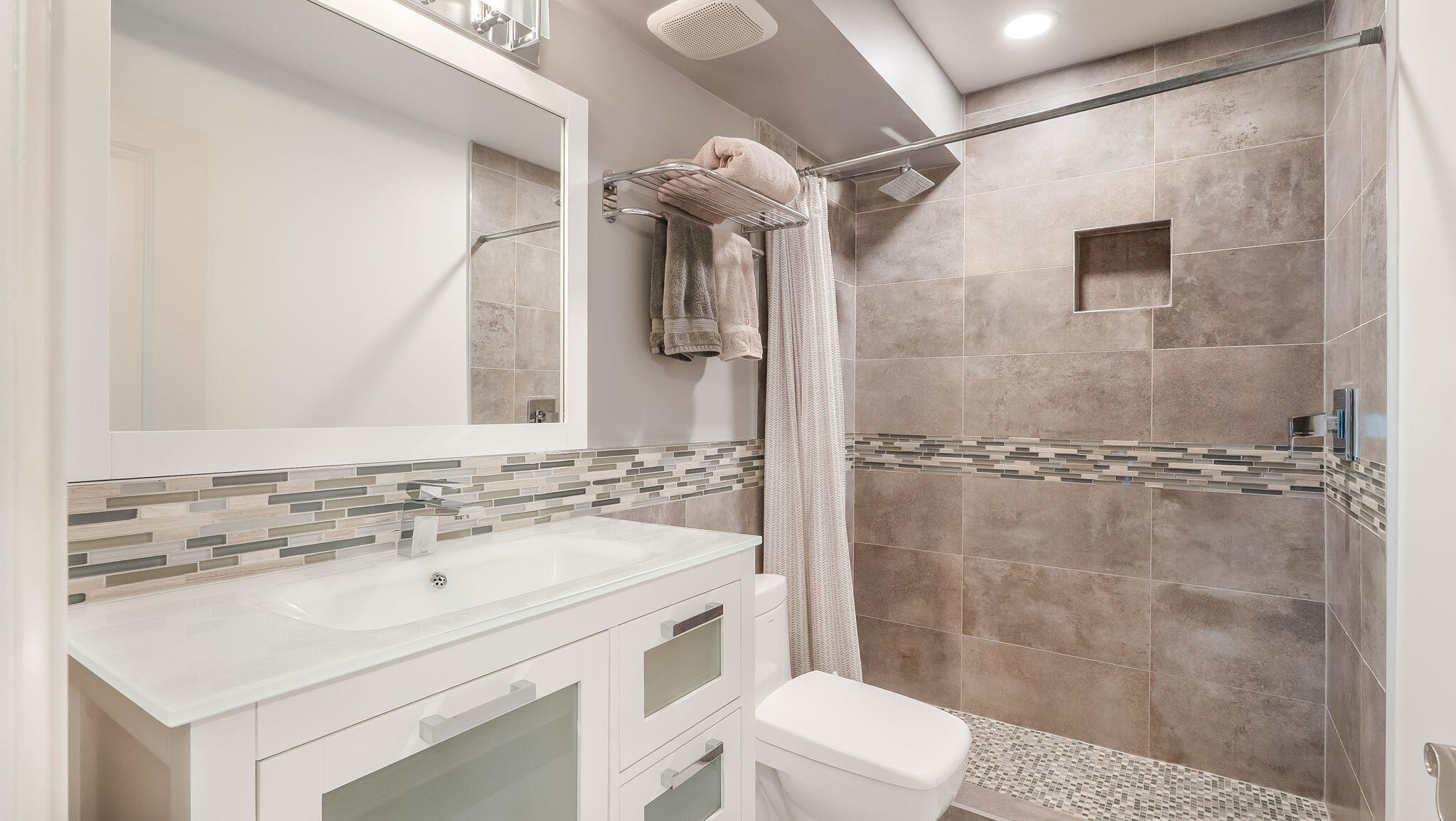 133 N Pompano Bch #204 Pompano Beach, FL 33062