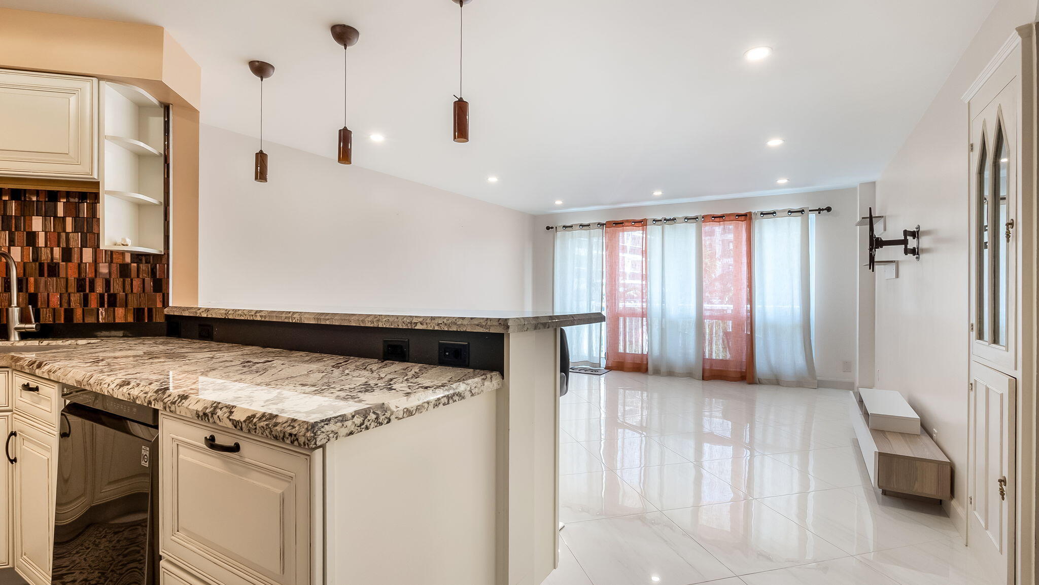 133 N Pompano Bch #204 Pompano Beach, FL 33062