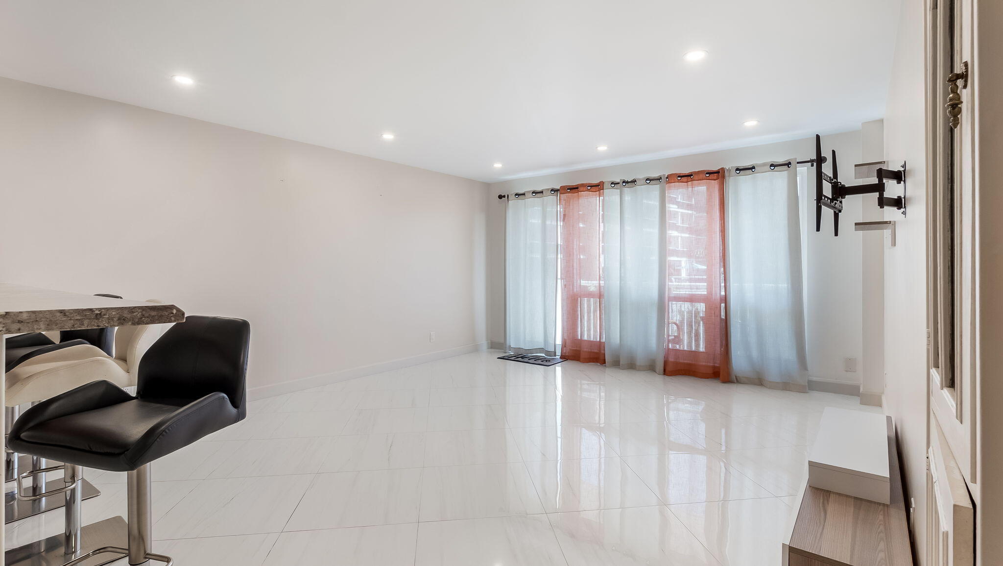 133 N Pompano Bch #204 Pompano Beach, FL 33062