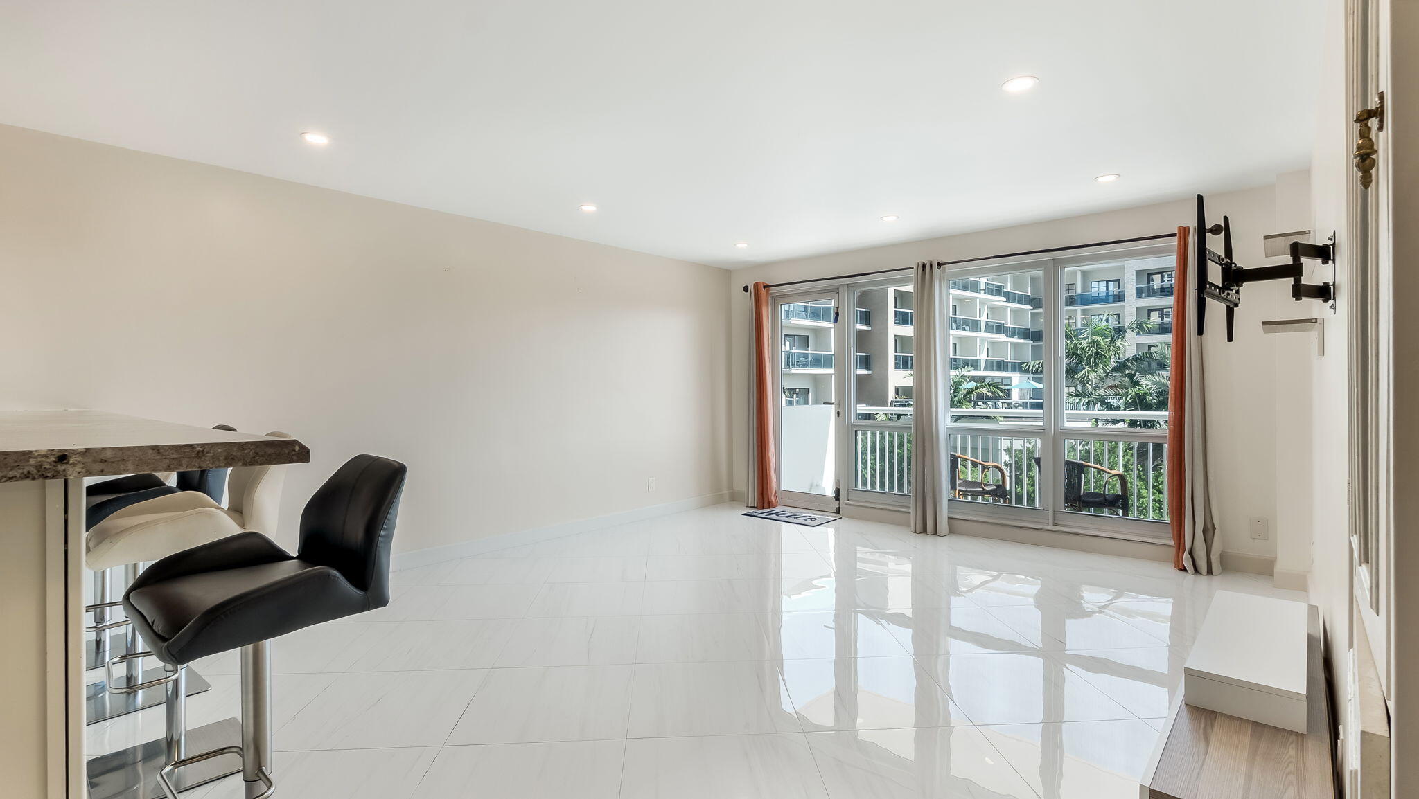 133 N Pompano Bch #204 Pompano Beach, FL 33062