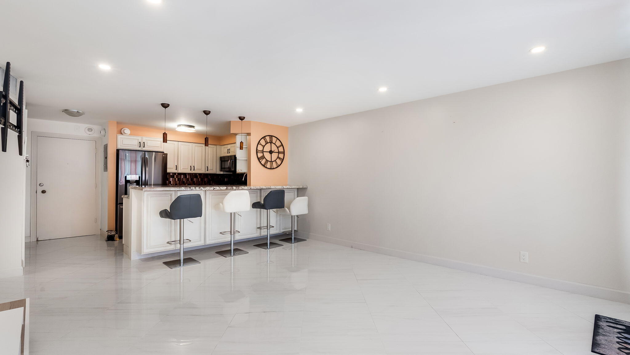 133 N Pompano Bch #204 Pompano Beach, FL 33062