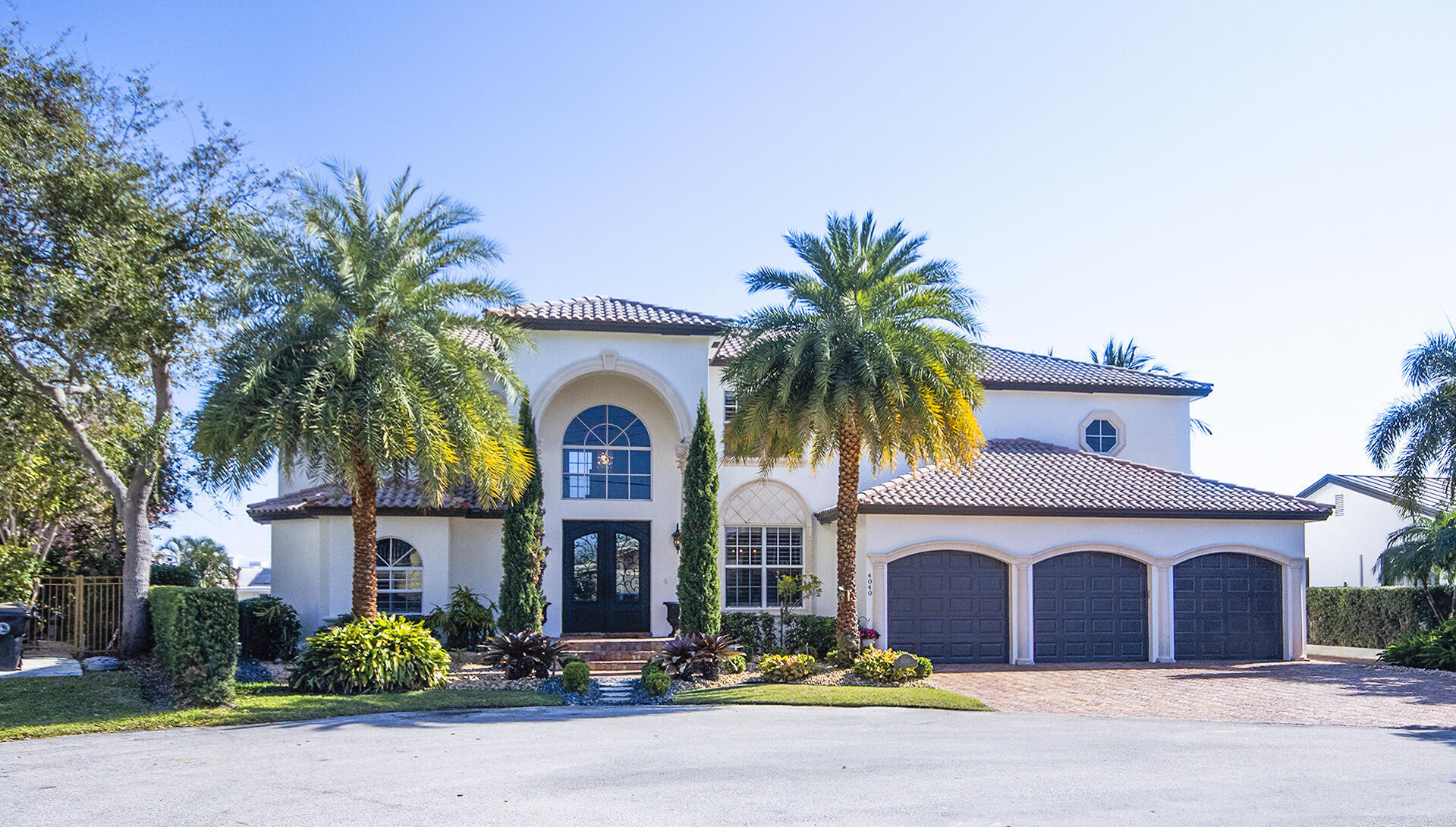 4040 NE 25th