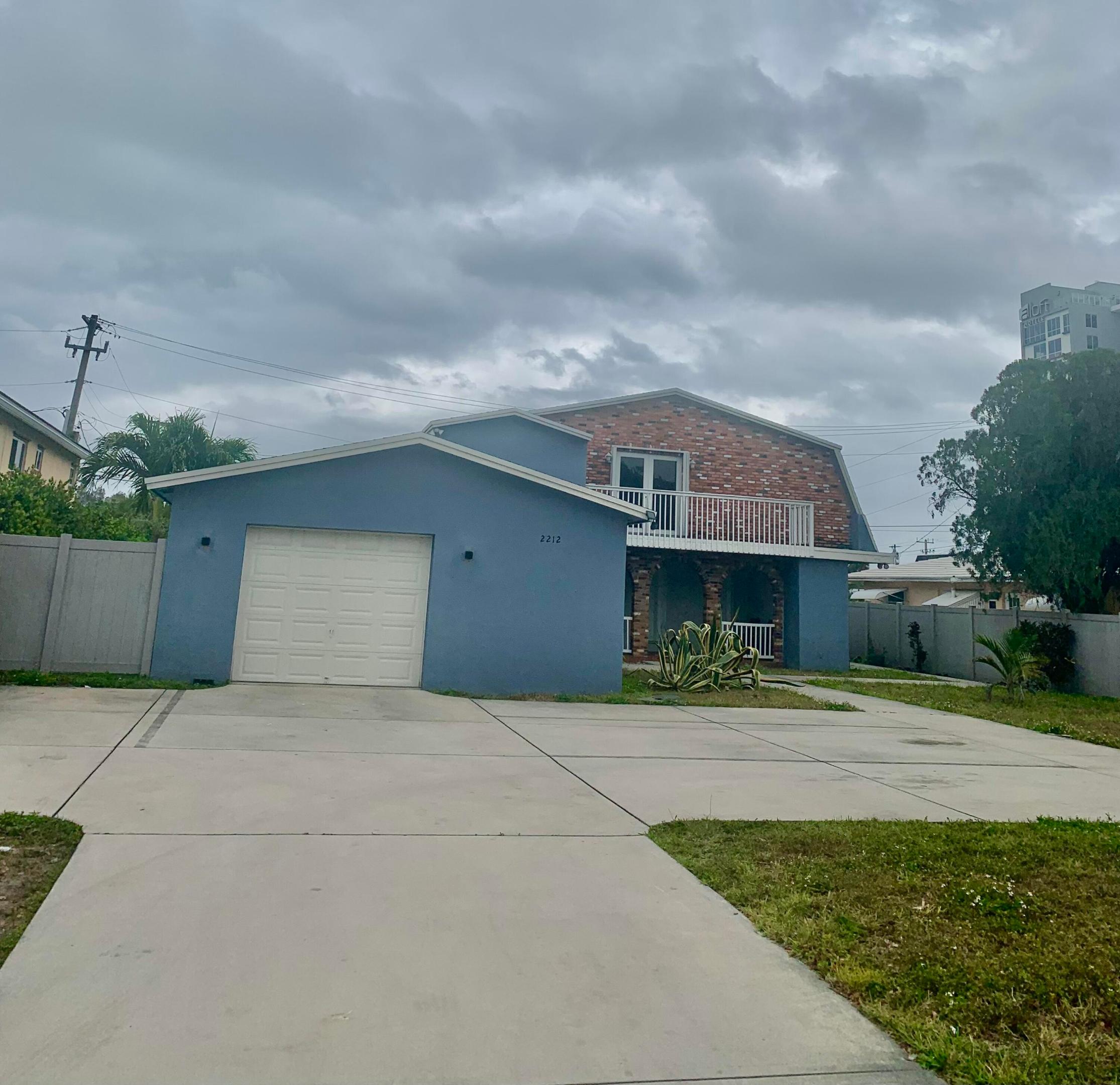 2212 SE 4th