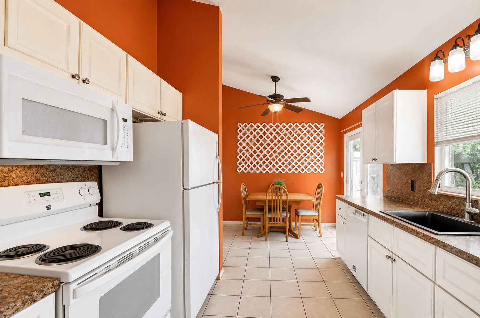 207/227 Ethelyn Dr West Palm Beach, FL 33415