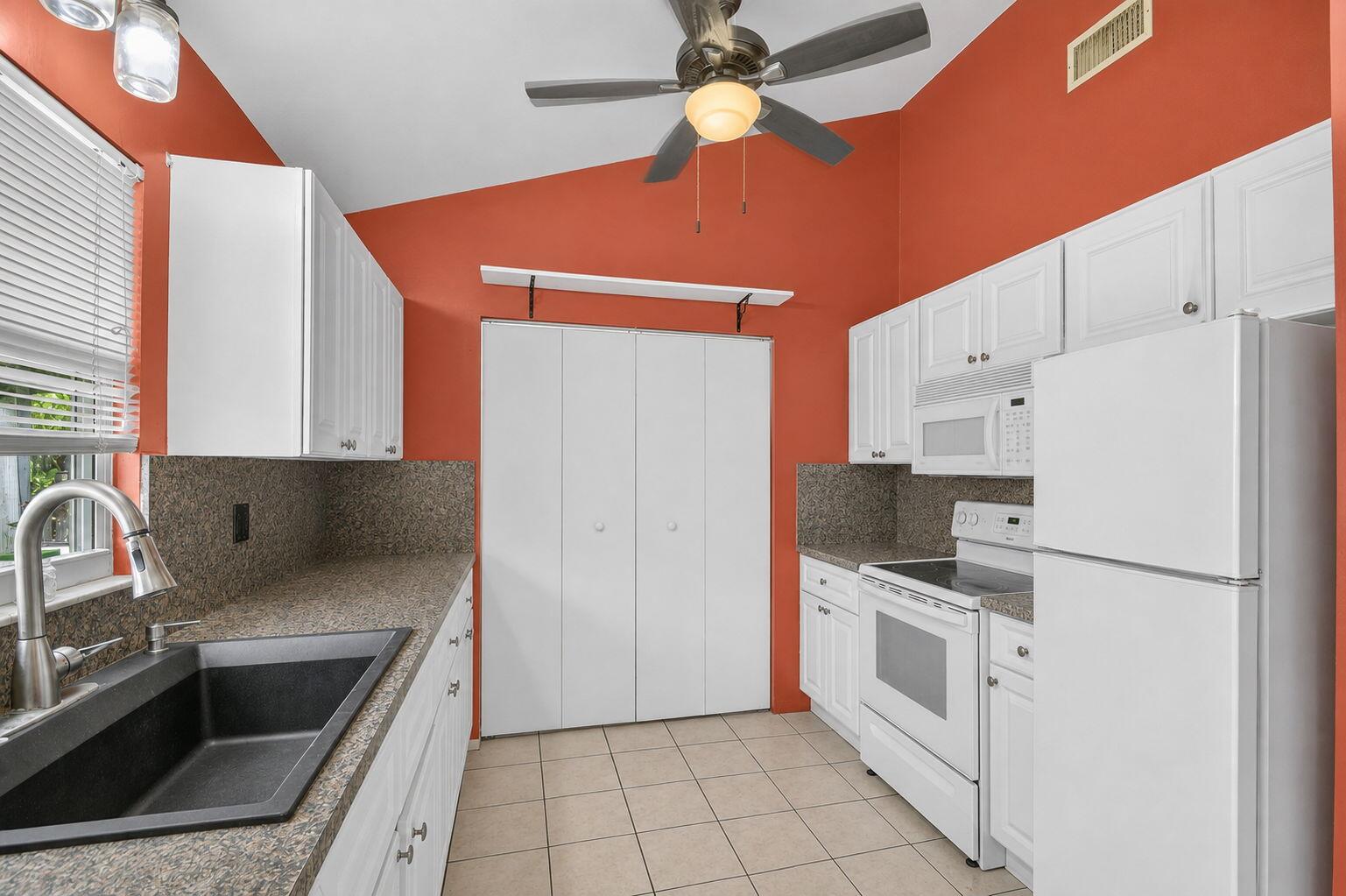 207/227 Ethelyn Dr West Palm Beach, FL 33415