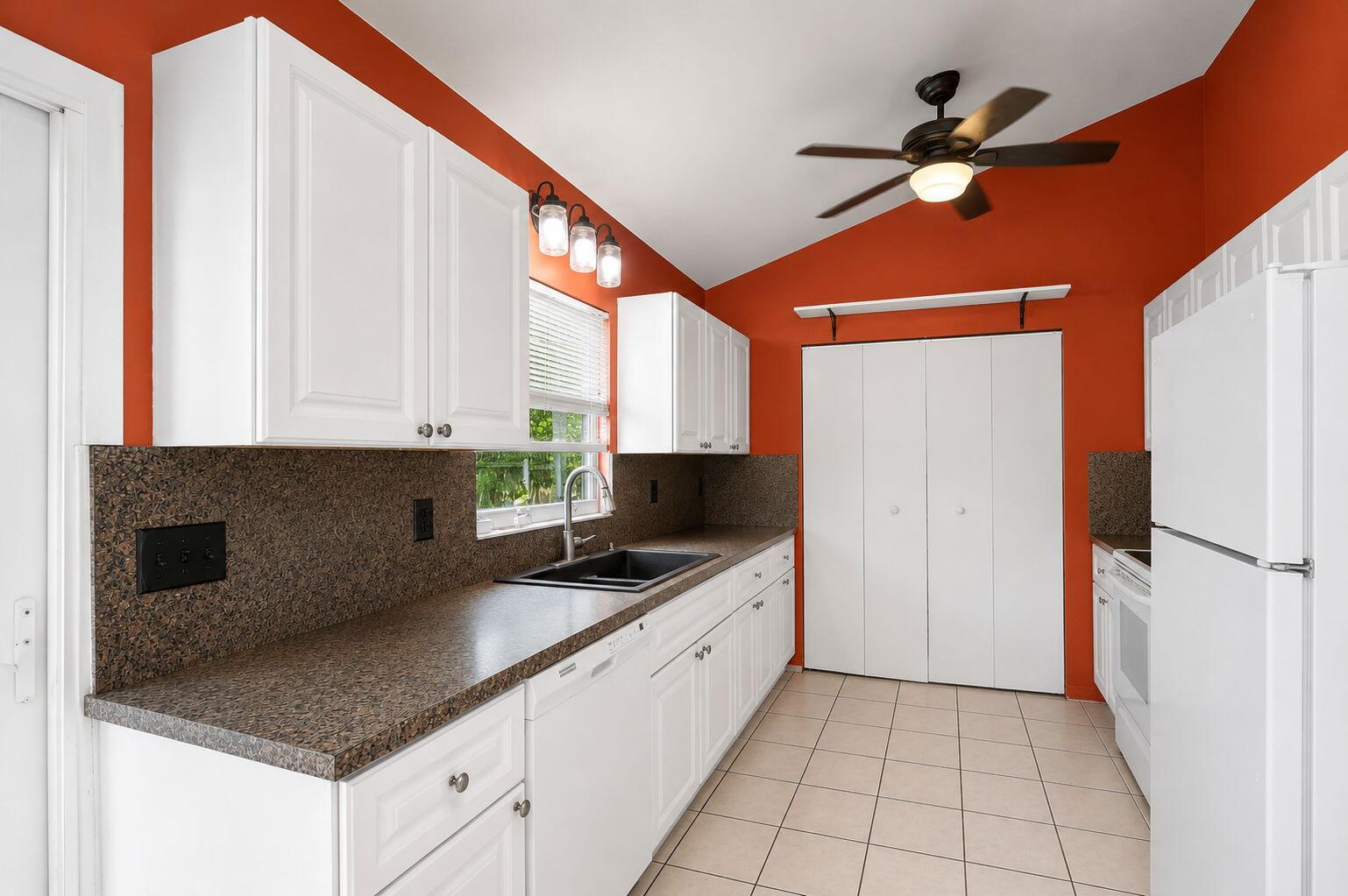 207/227 Ethelyn Dr West Palm Beach, FL 33415